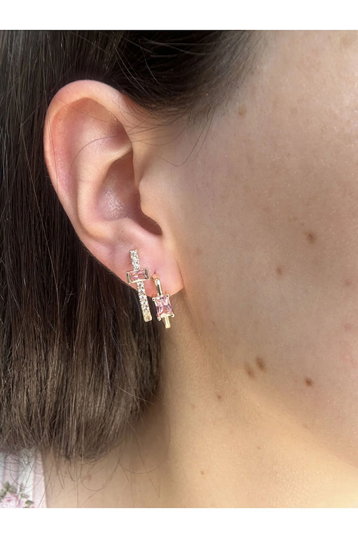 Pembe Zirkon Taş Detaylı Küpe