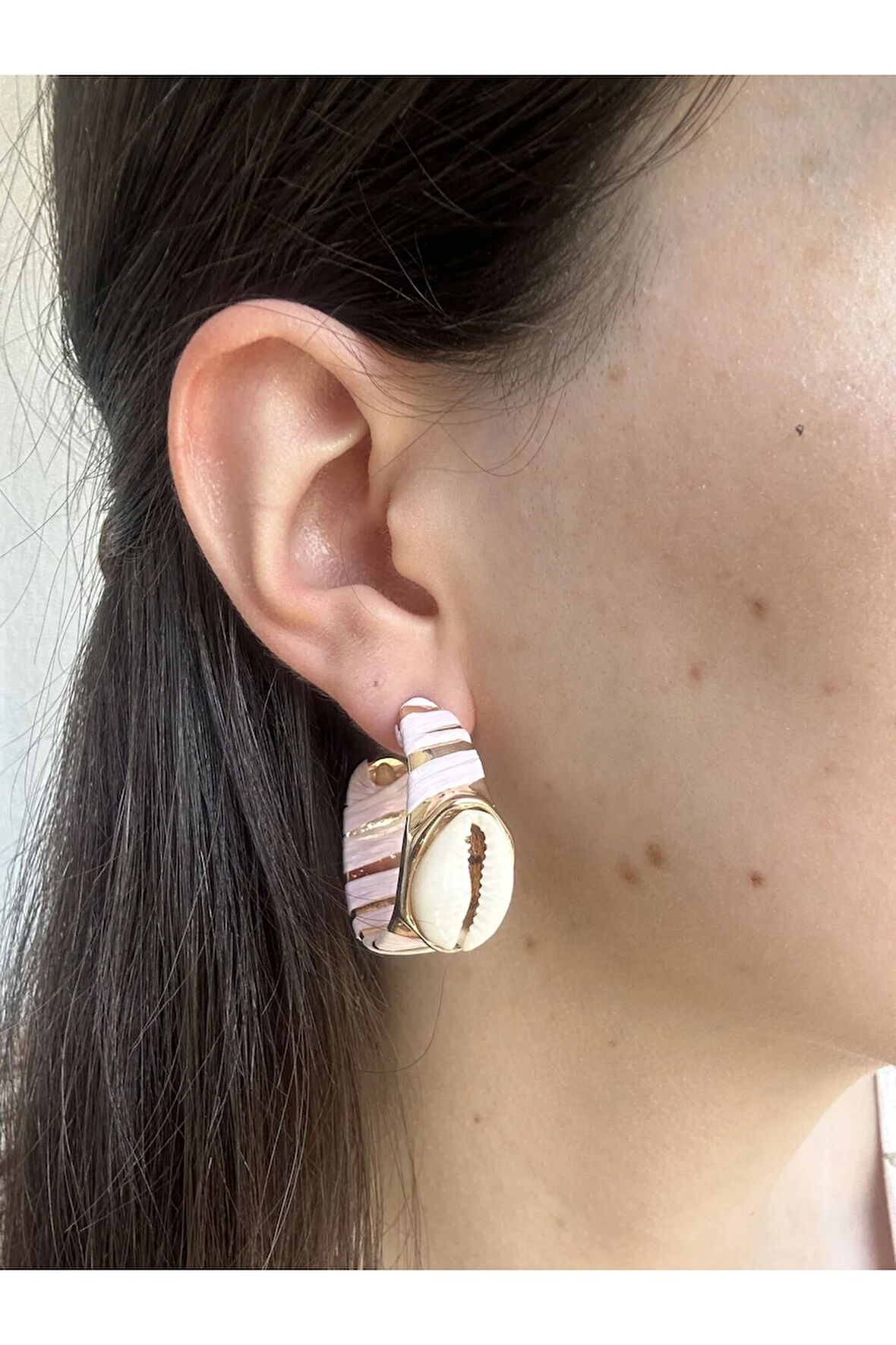 Deniz Kabuklu Lila Tasarım Küpe