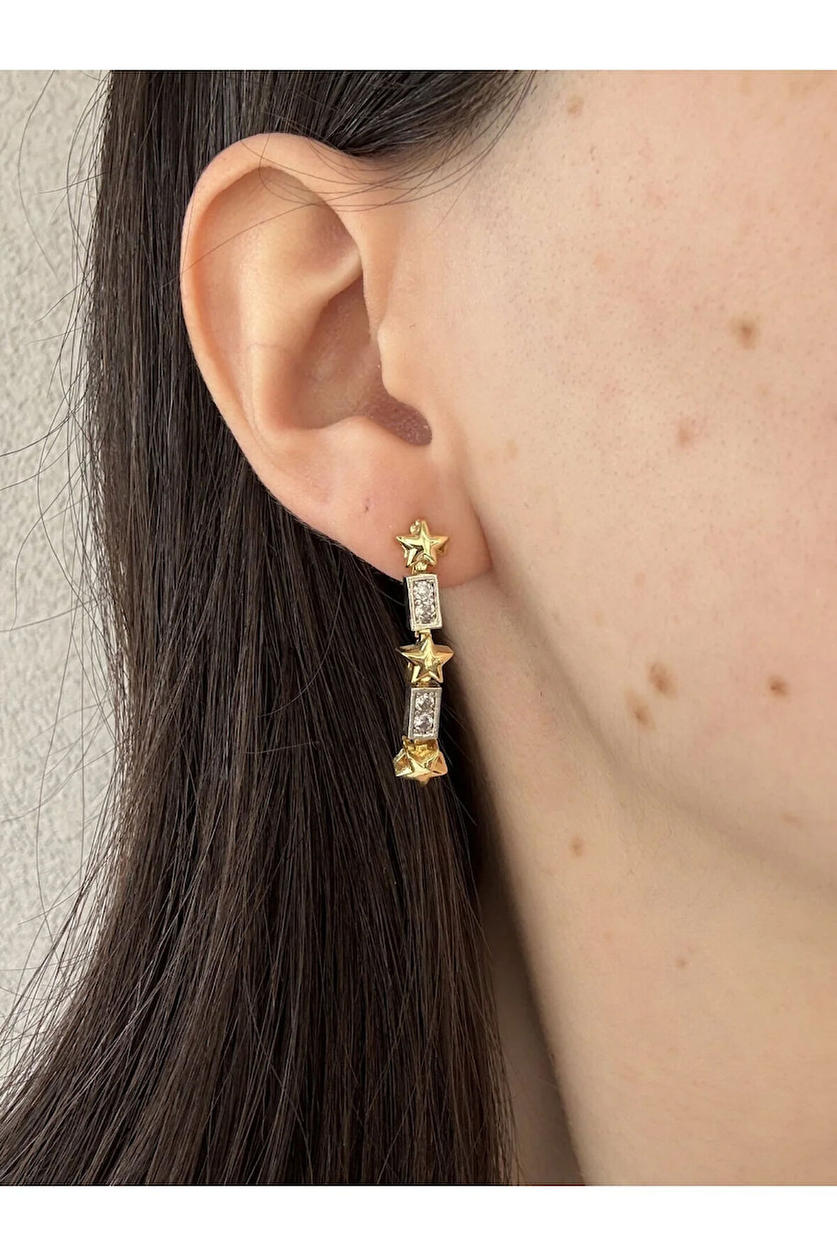 Yıldız Desenli Sallantılı Küpe