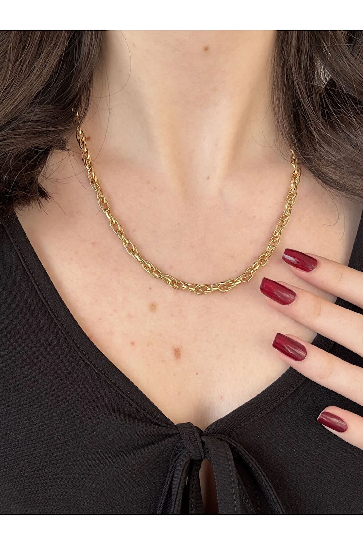 Zarif İşlemeli Zincir Kolye