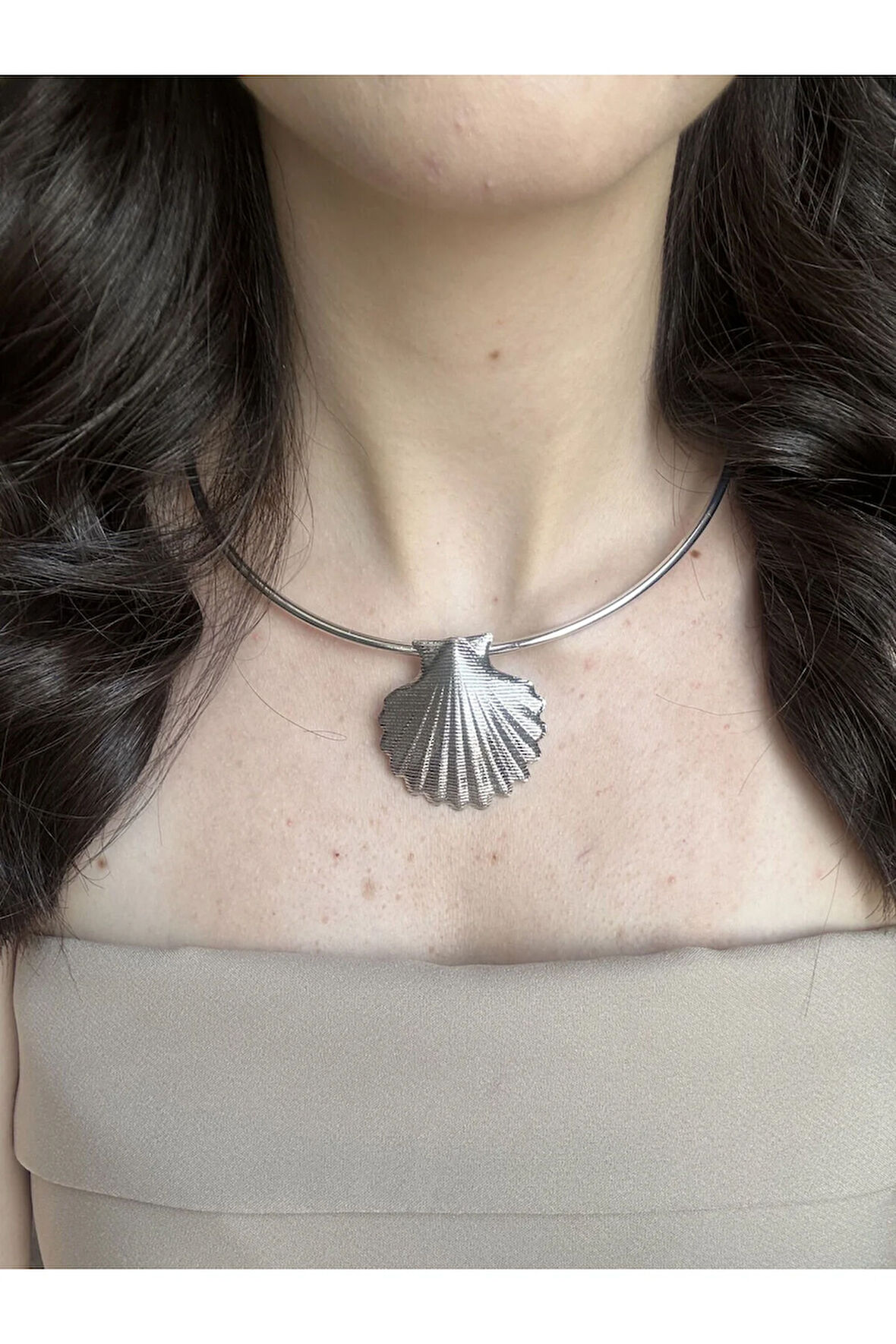 İstiridye Detaylı Choker Kolye