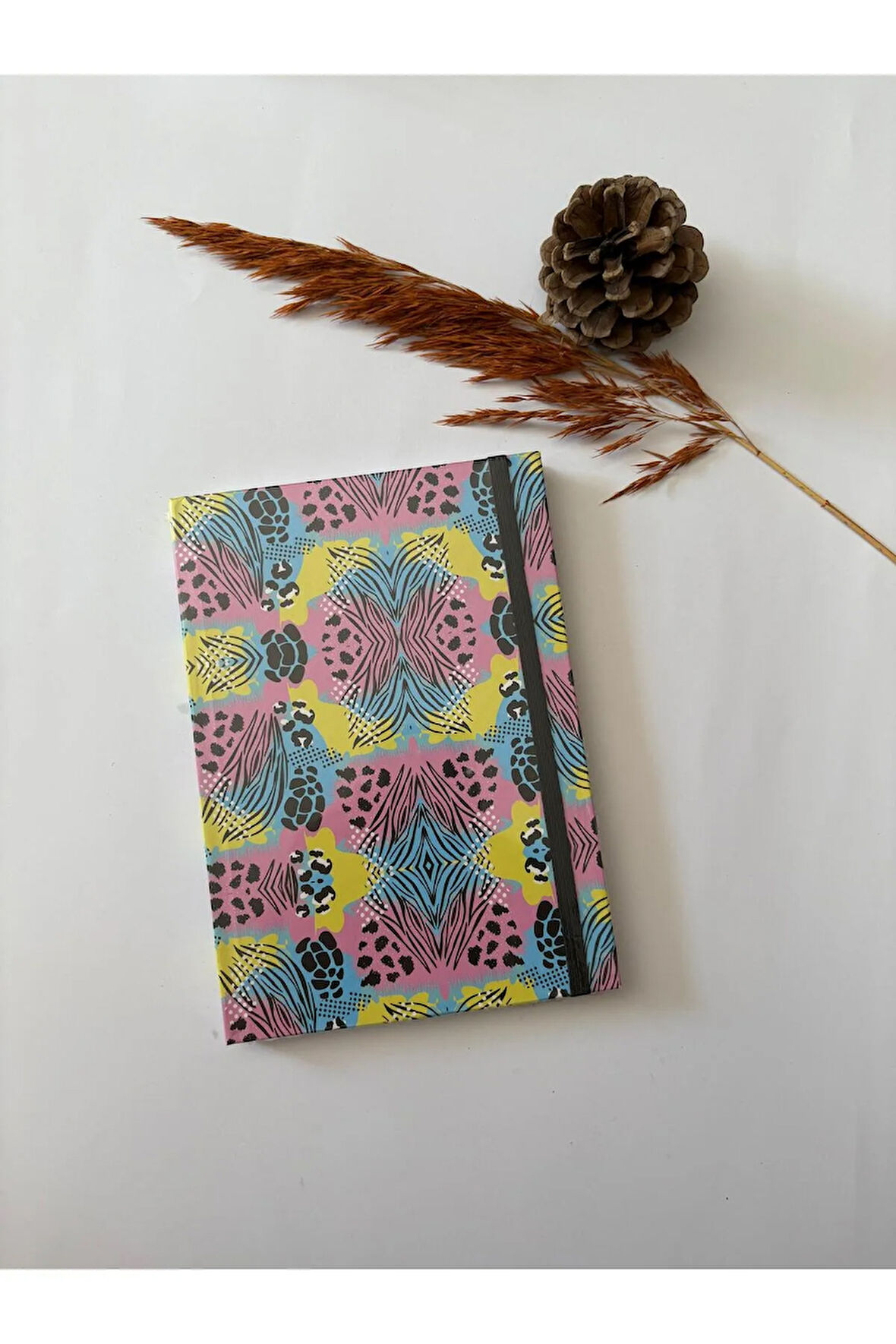 Atakids Lizy Sert Kapak Lastikli Çizgili Defter (20 × 14 cm, 96 yaprak)