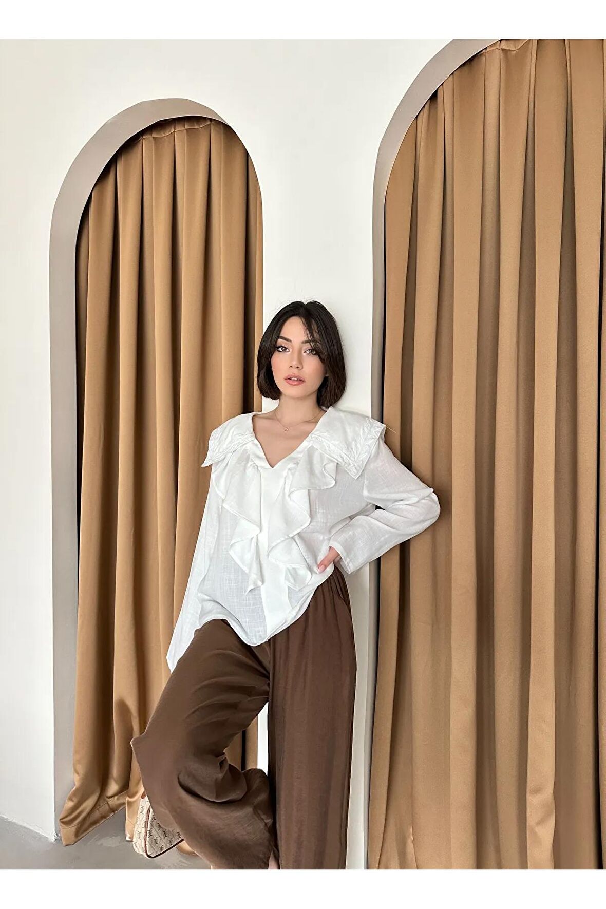 Dekoratif nakış,işleme detaylı fırfırlı gömlek