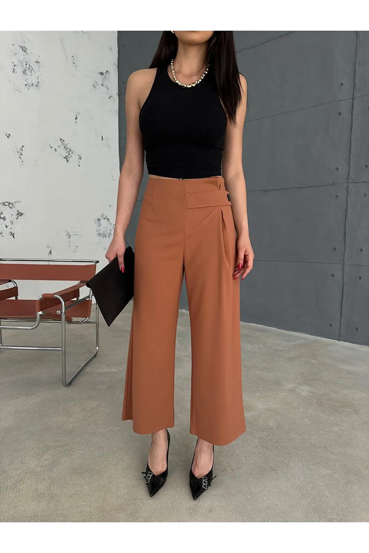 Önü düğmeli ve pens detaylı bantlı pantolon