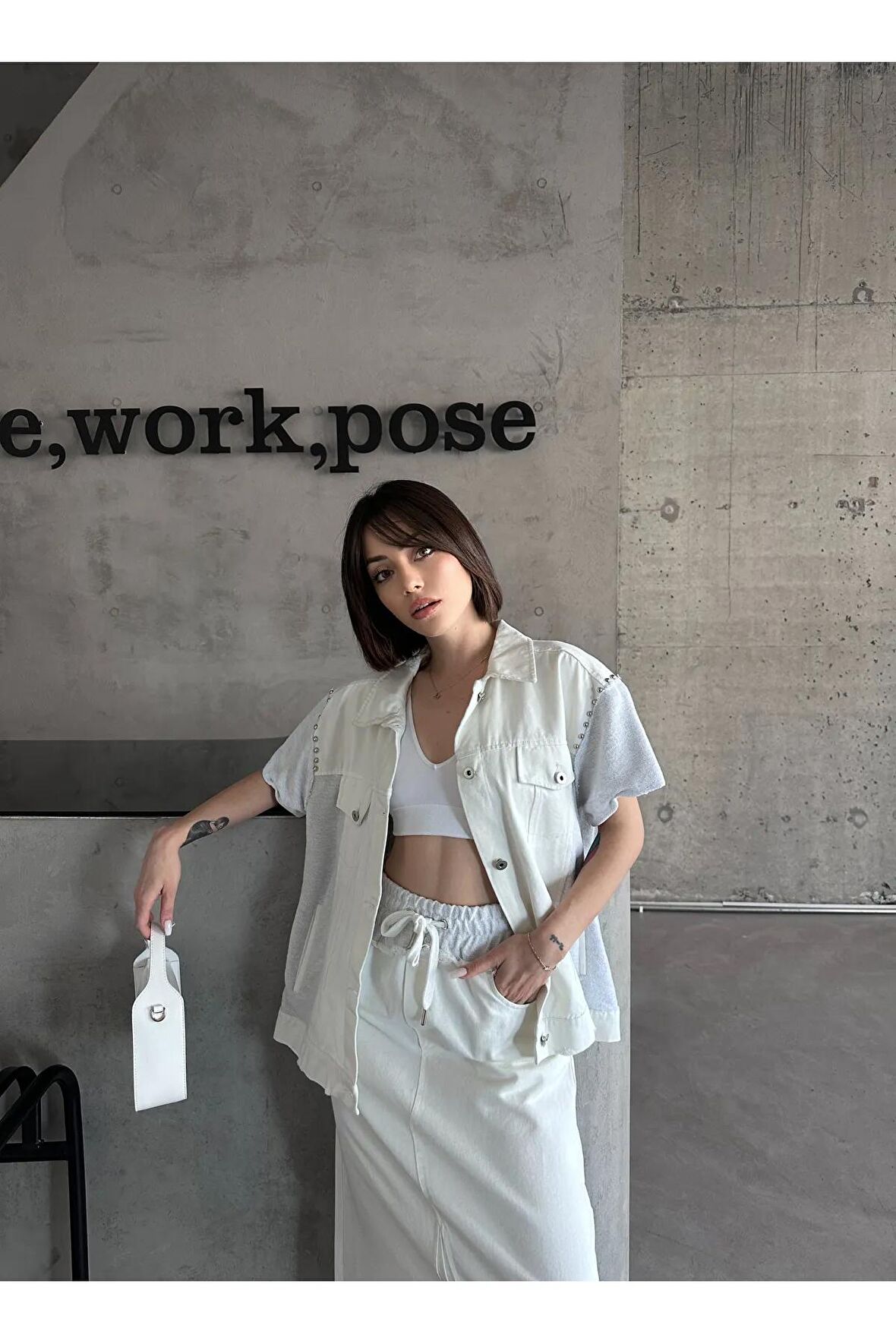 Raw edge detaylı, non denim yeleği takımı midi etek