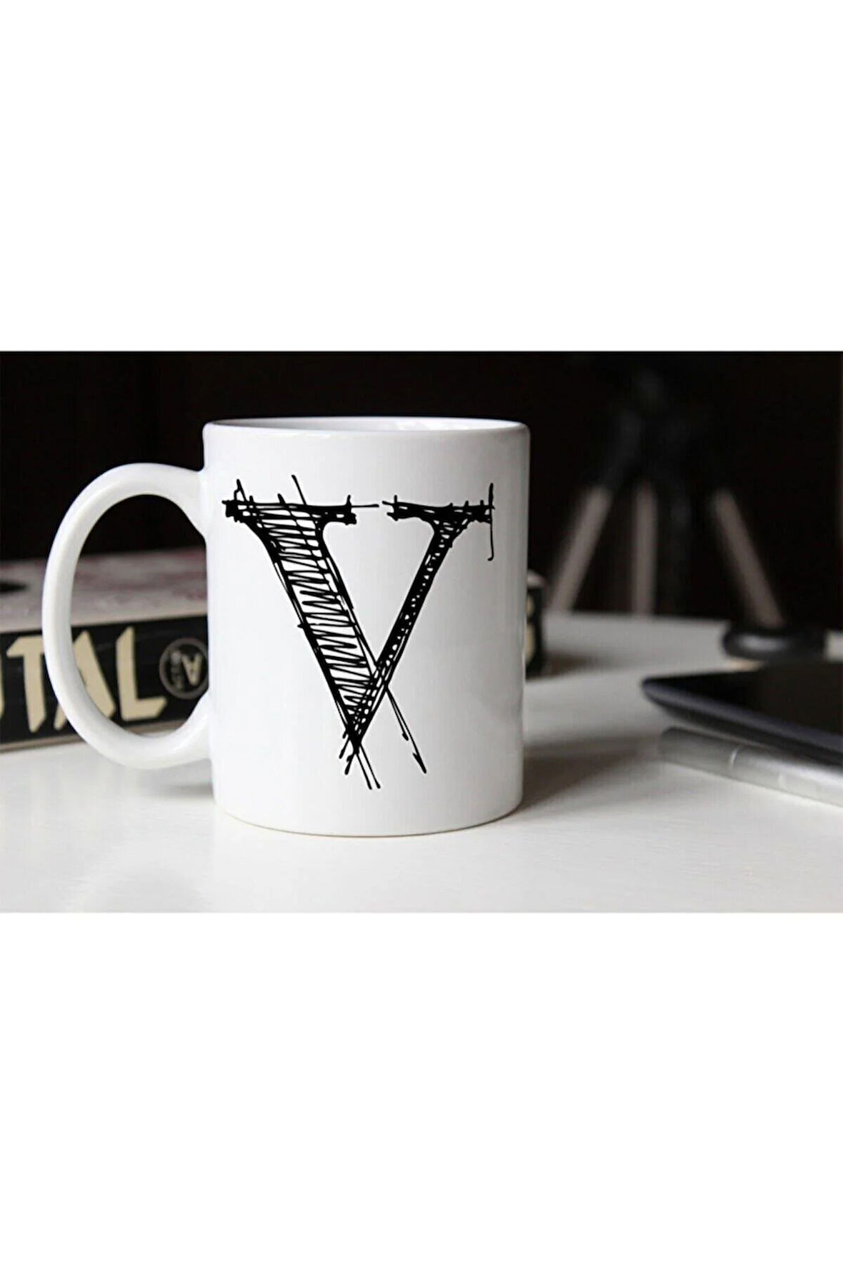 Özel Çizim V Harfli Porselen Kupa Tfshr-26