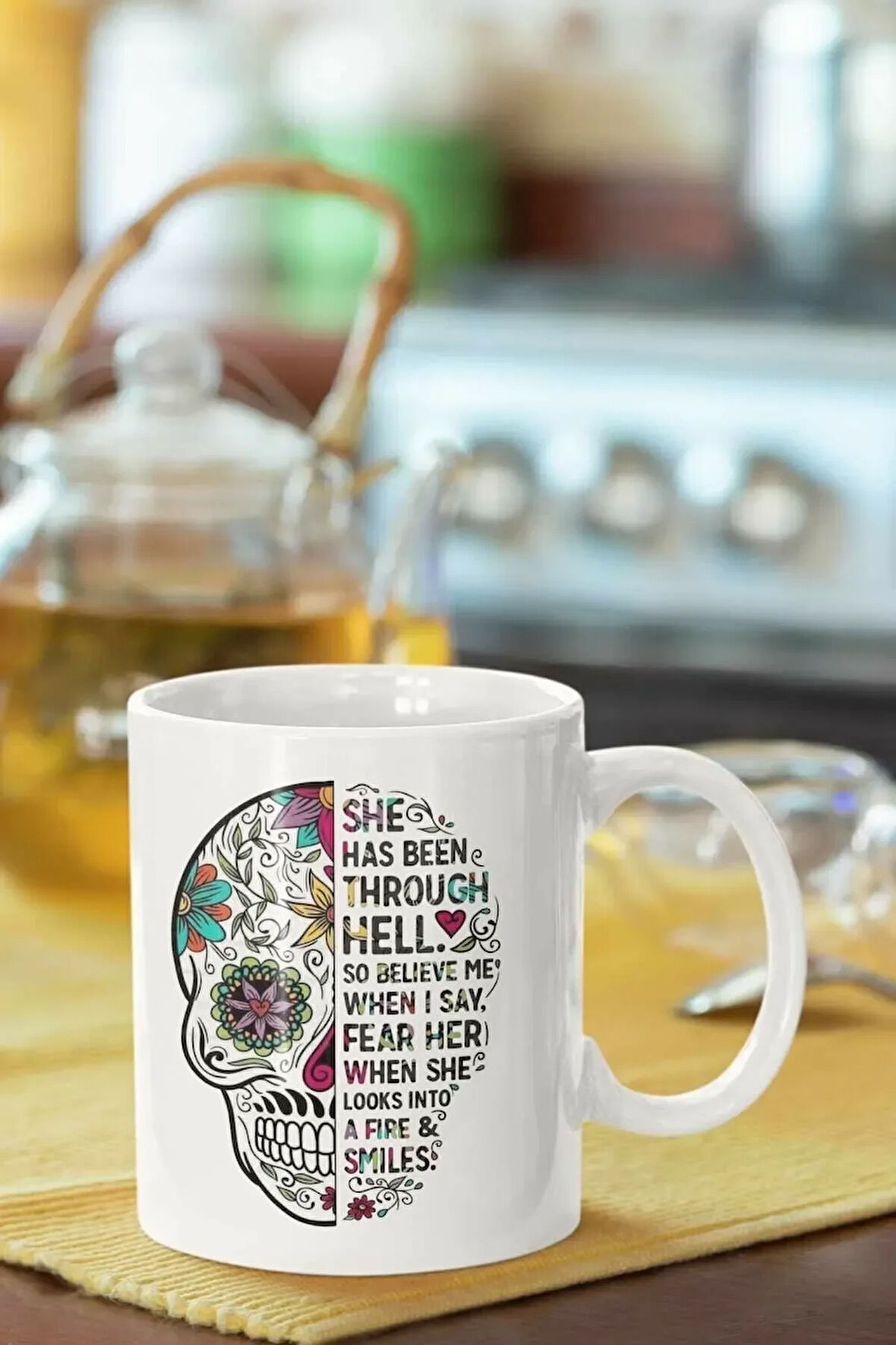 Çiçek Desenli Kuru Kafa Baskılı Porselen Kupa