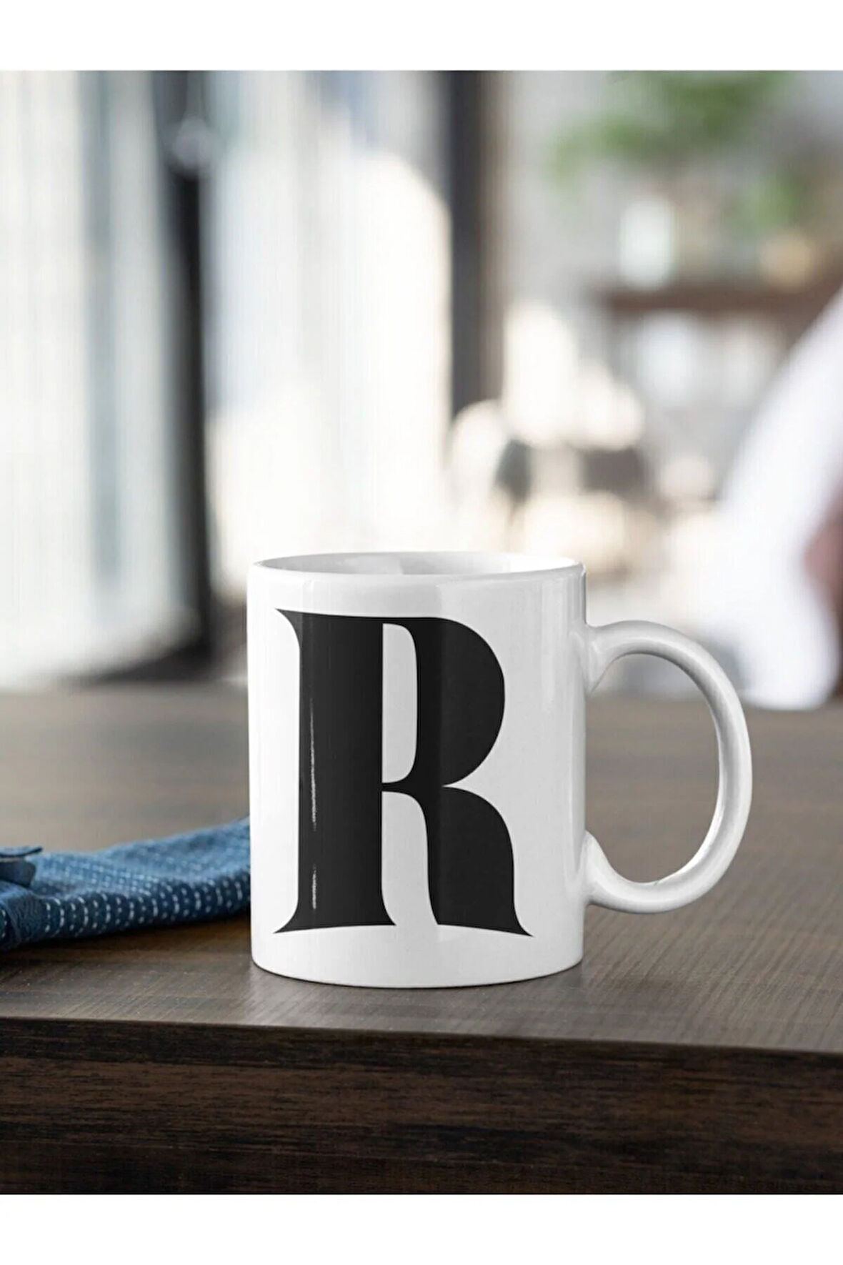 R Harfi Siyah Baskılı Kupa Beyaz