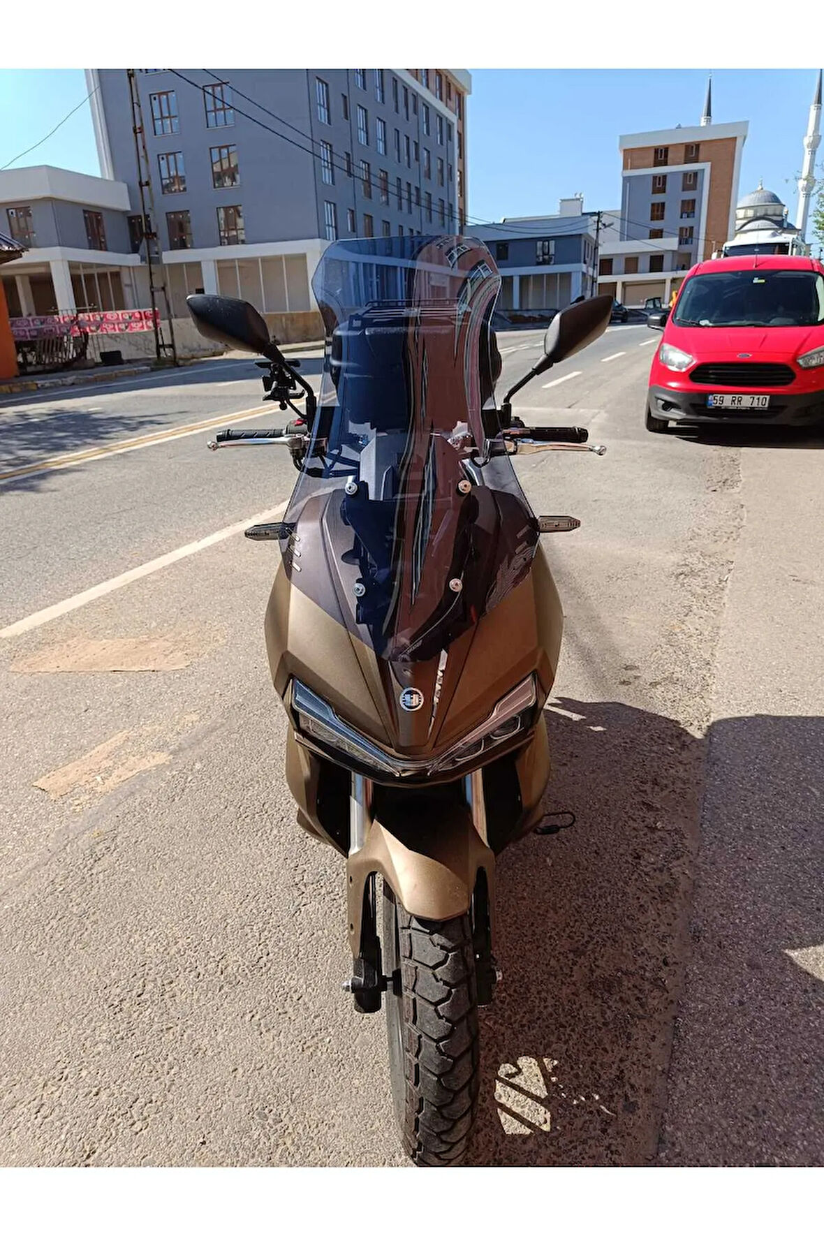 Yuki Adventure 150 Siperlik Ön Cam 2021 2024 Model 55cm Açıkfüme Renkli 4mm KISA SPOR CAM