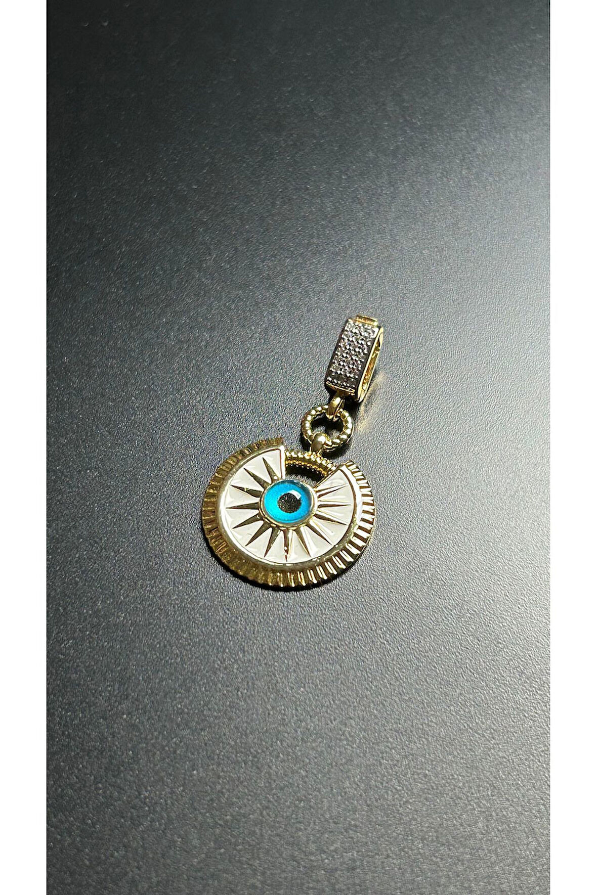 Zirkon Taşlı, Göz, Paslanmaz Çelik Ajda Charm 8, Kasa Altın Renk (BİLEKLİK DAHİL DEĞİLDİR!!)