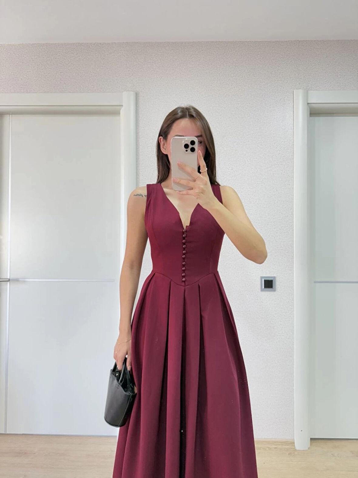 V yaka Krep Arka Ön Pens Detaylı Uzun Kolsuz Elbise - Bordo