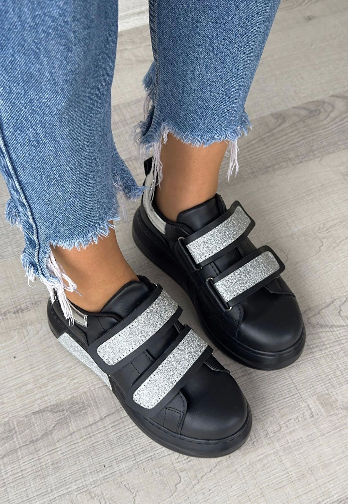 Nino Siyah Cilt Simli Cırt Cırtlı Spor Ayakkabı