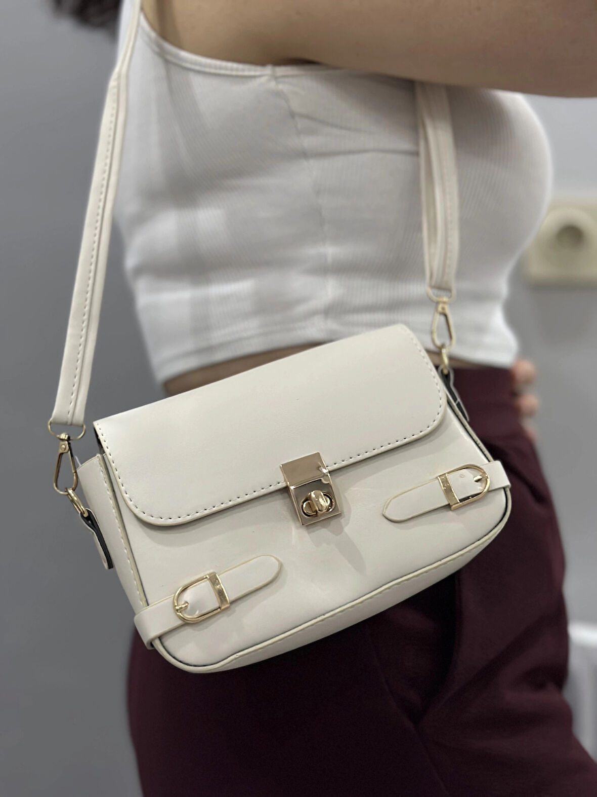 Zerej kemerli krem cilt çanta