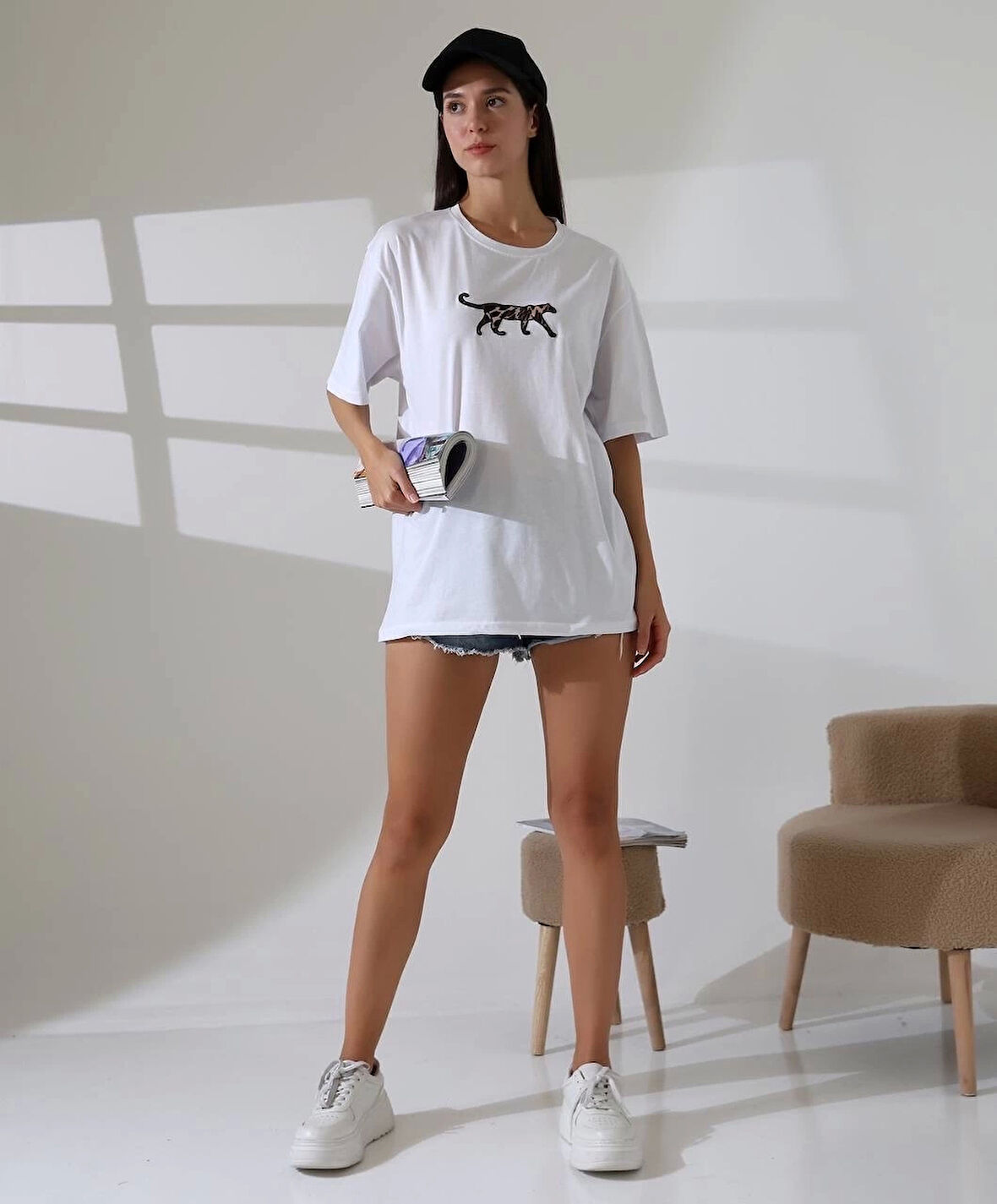 Kaplan nakış işlemeli Oversize tişört