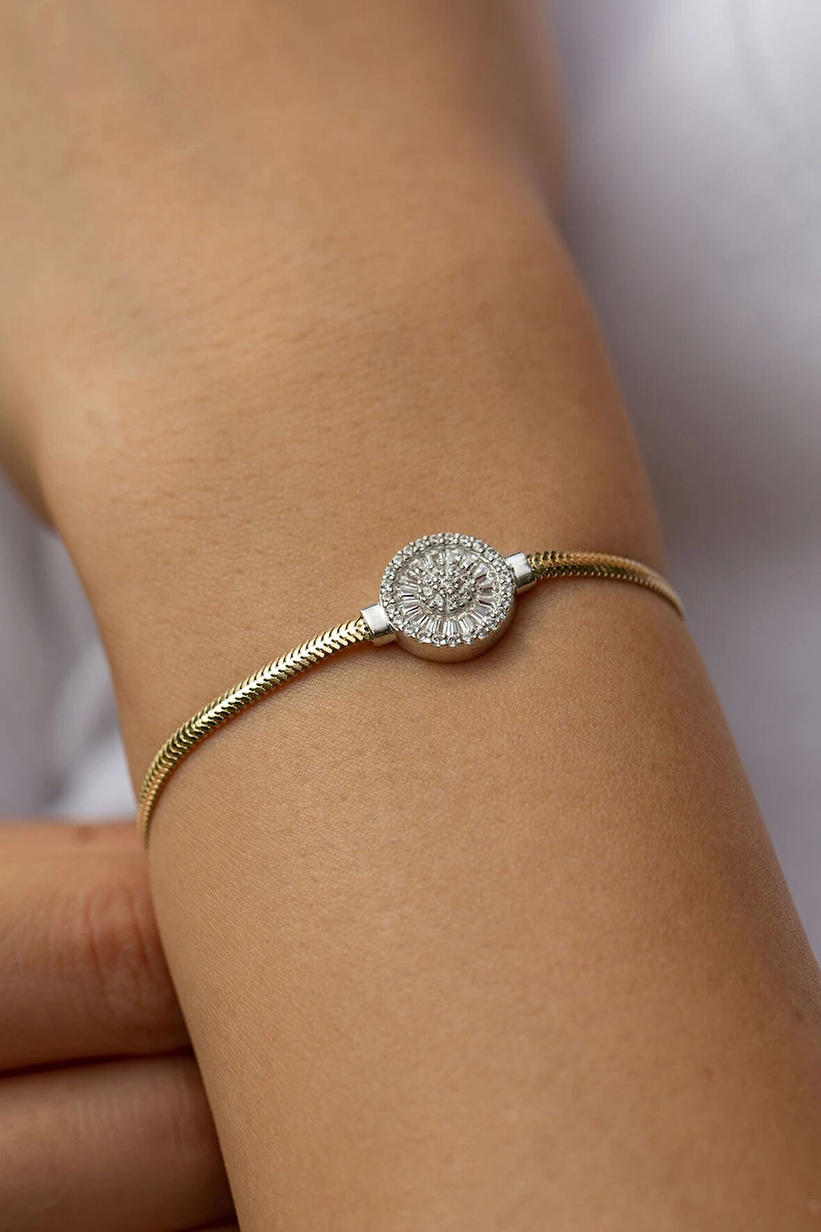 14 Ayar Taşlı Balıksırtı Altın Bileklik