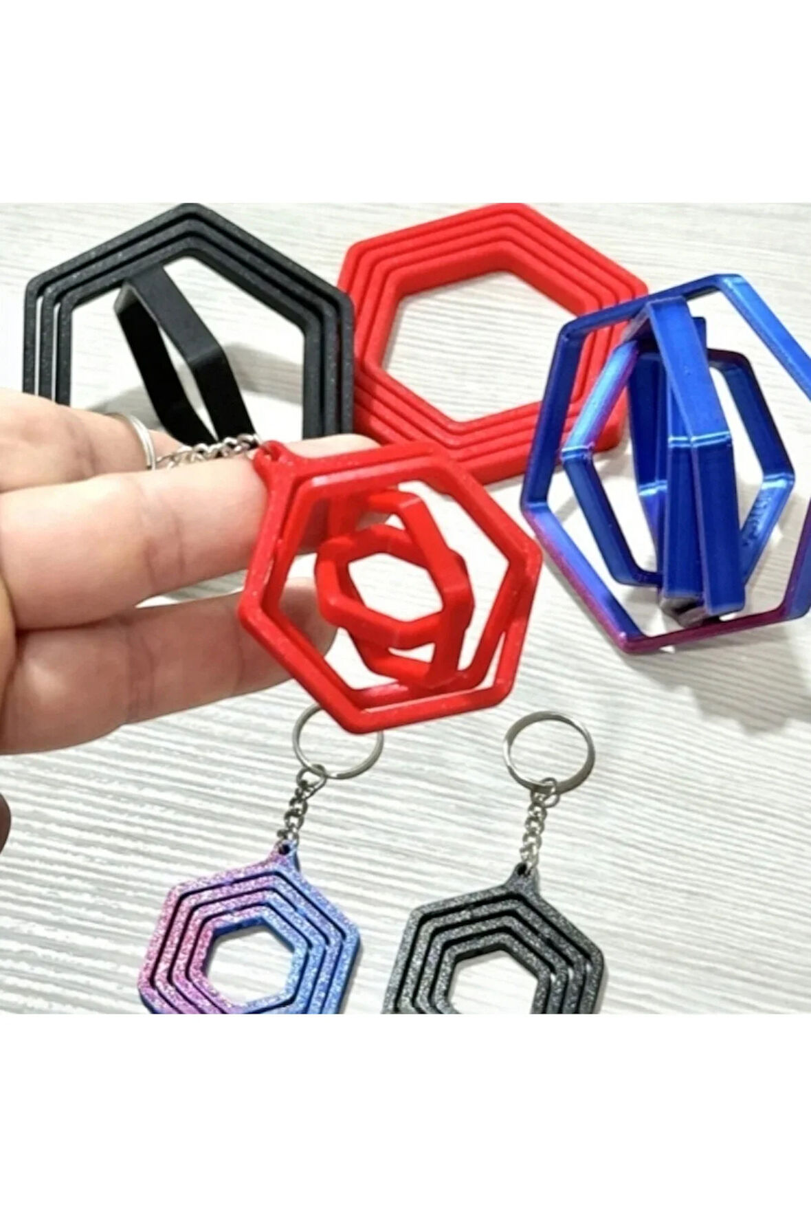 Geometrik Büyü: 3D Baskı İçi İçe Geçen Altıgen Anahtarlık (2'li Set)