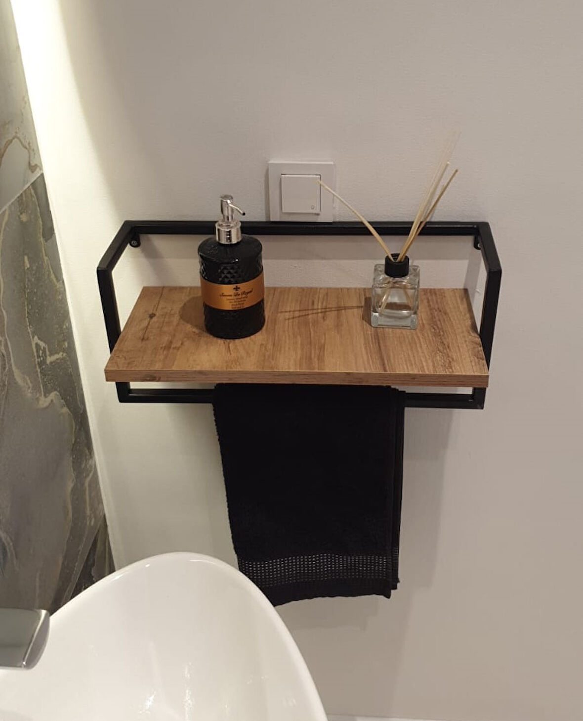 DEFNE Raflı Duvara Monte Havluluk Şal Askılığı Siyah Metal, Ceviz Raf