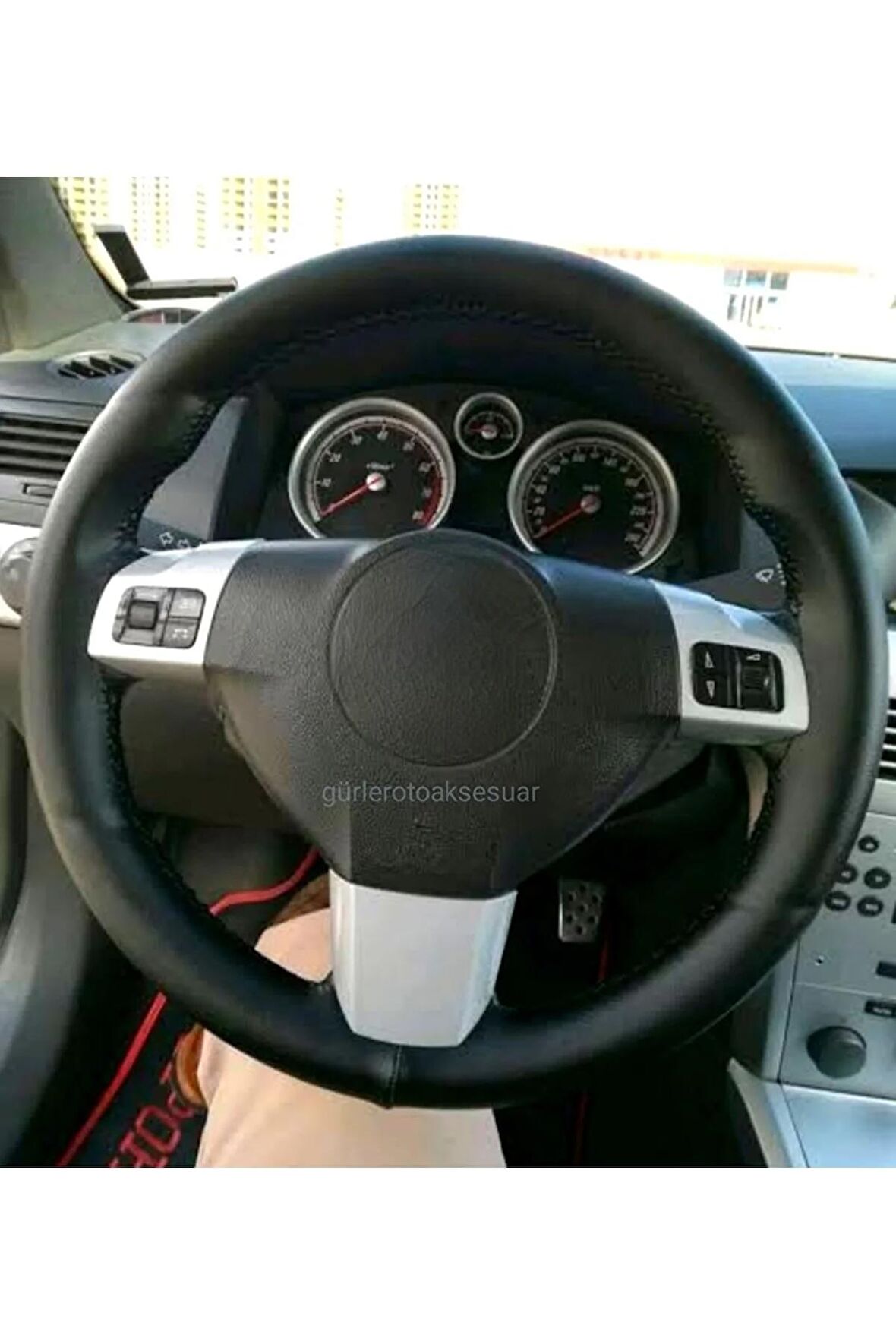 Opel Astra H Uyumlu Dikmeli Direksiyon Kılıfı Kokusuz Terletmez Soft Siyah Ipli(38×10.5CM)