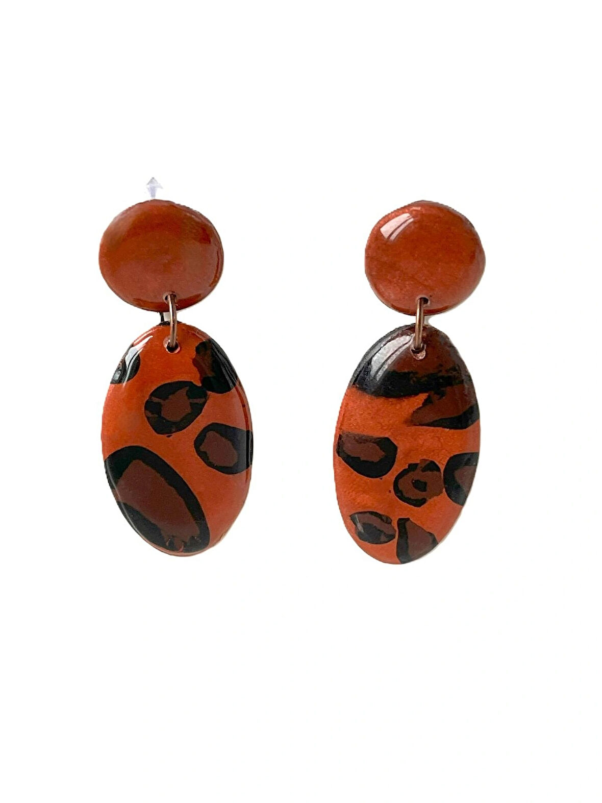 El Yapımı, Şık, Polimer Kil, Ultra Hafif, Kadın Küpe. Bu leopar desenli kil dangle küpeler, terracotta kahverengi ve siyah tonlarıyla oval damla tasarımıyla şıklığınızı artıracak harika bir seçenek!