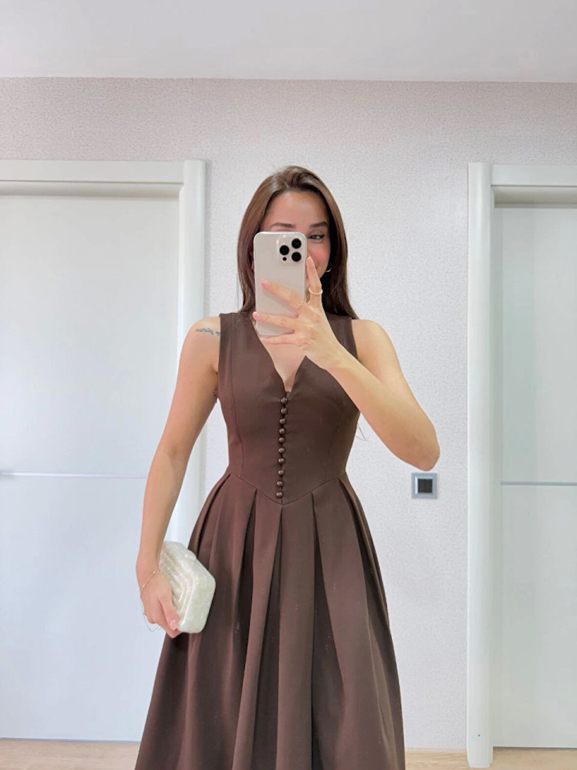 V Yaka Uzun Kolsuz Elbise- Kahverengi