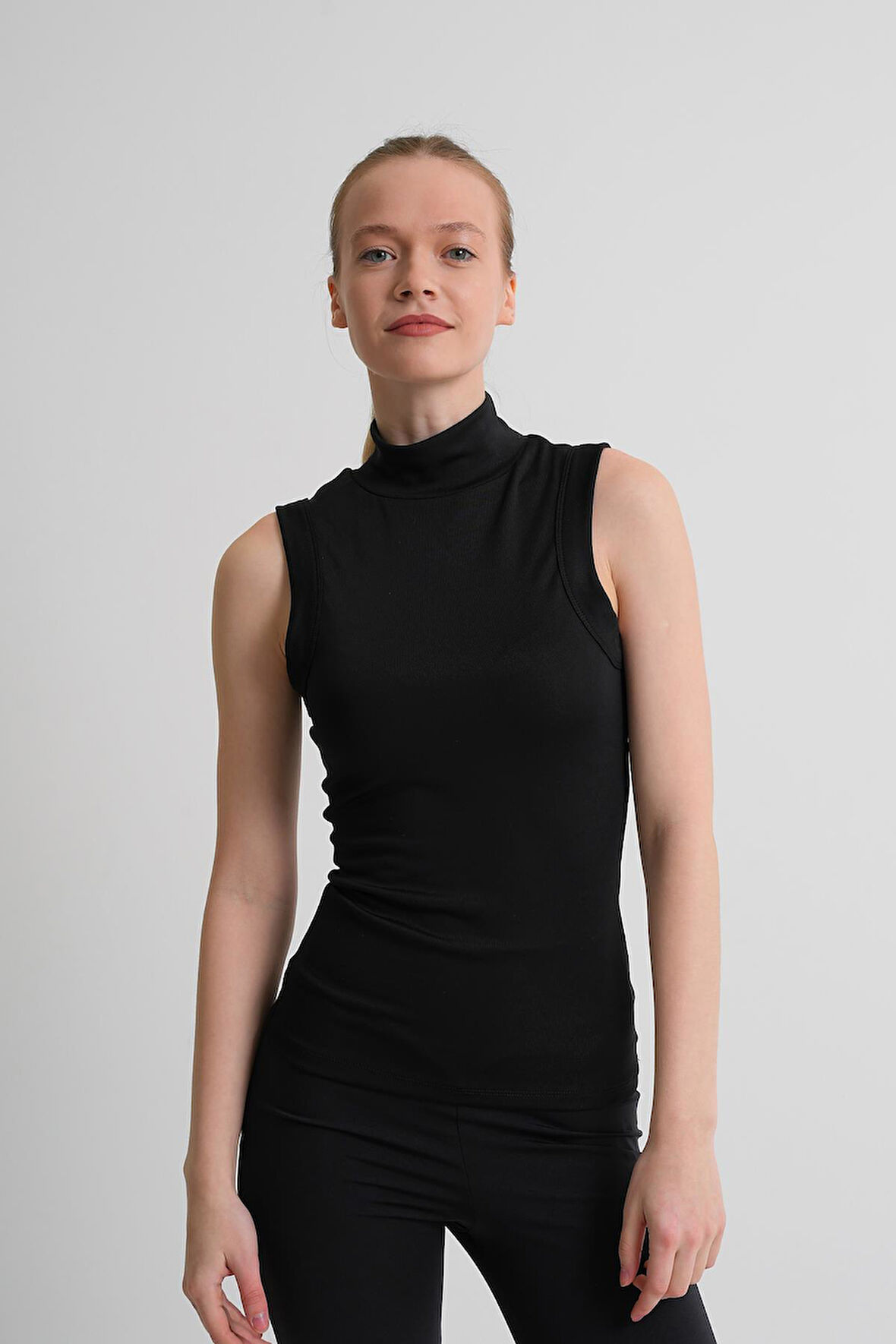 ALEXANDERGARDI Dik Yaka Kolsuz Kadın Bluz