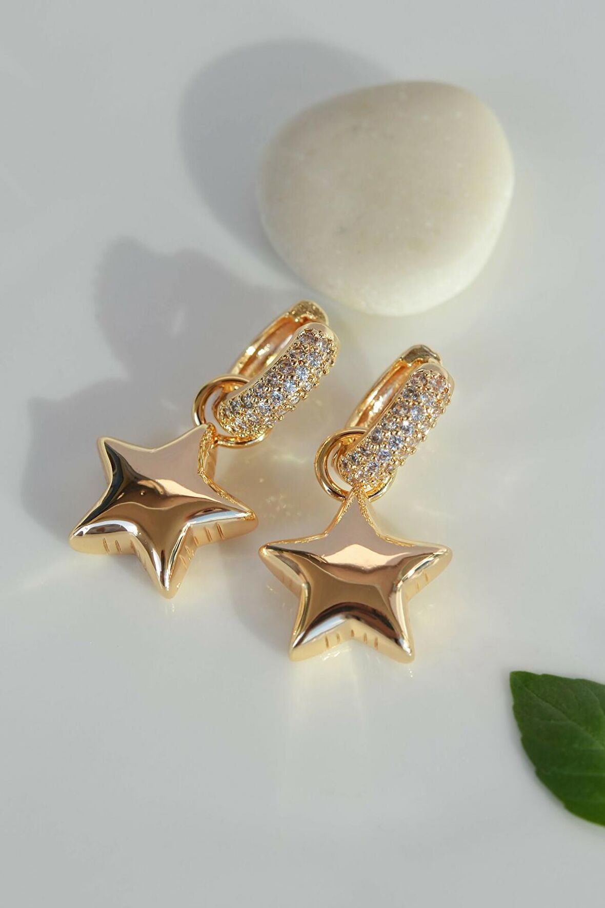 Bombeli Yıldız Charmlı Zirkon Küpe Yıldızlı Küpe