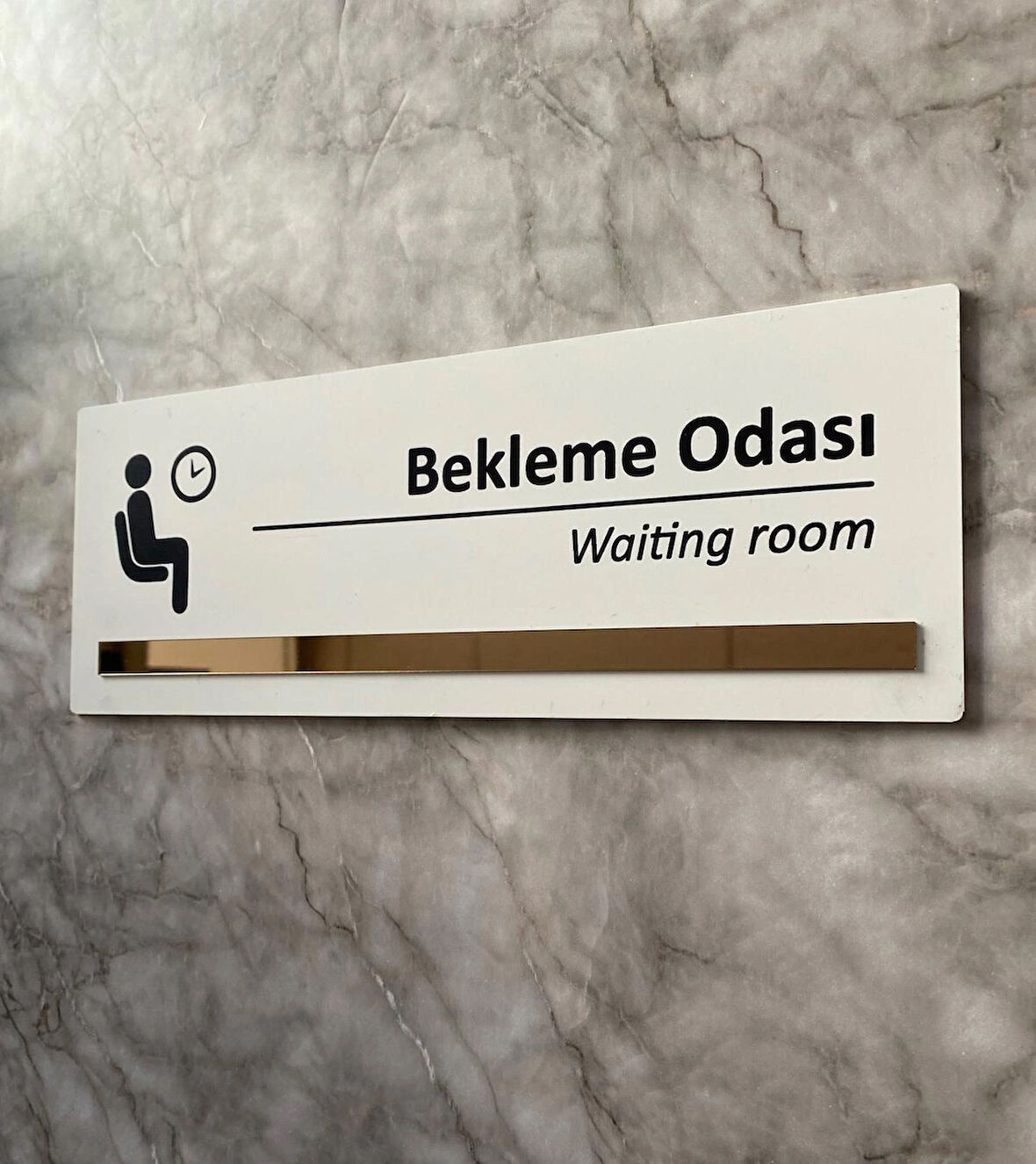 Bronz Aynalı Beyaz Seri Bekleme Salonu Yönlendirme Levhası