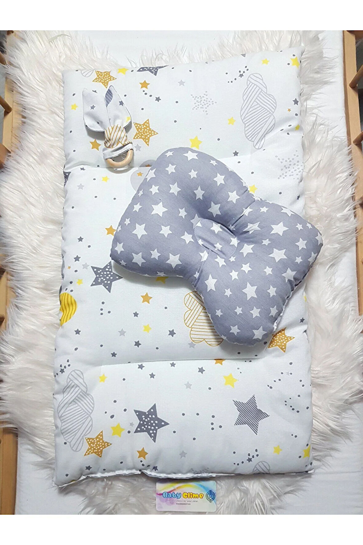 Çift Taraflı Bebek Bakım Seti - Alt Açma Minderi, Baş Düzeltme Yastığı ve Ahşap Diş Kaşıyıcı