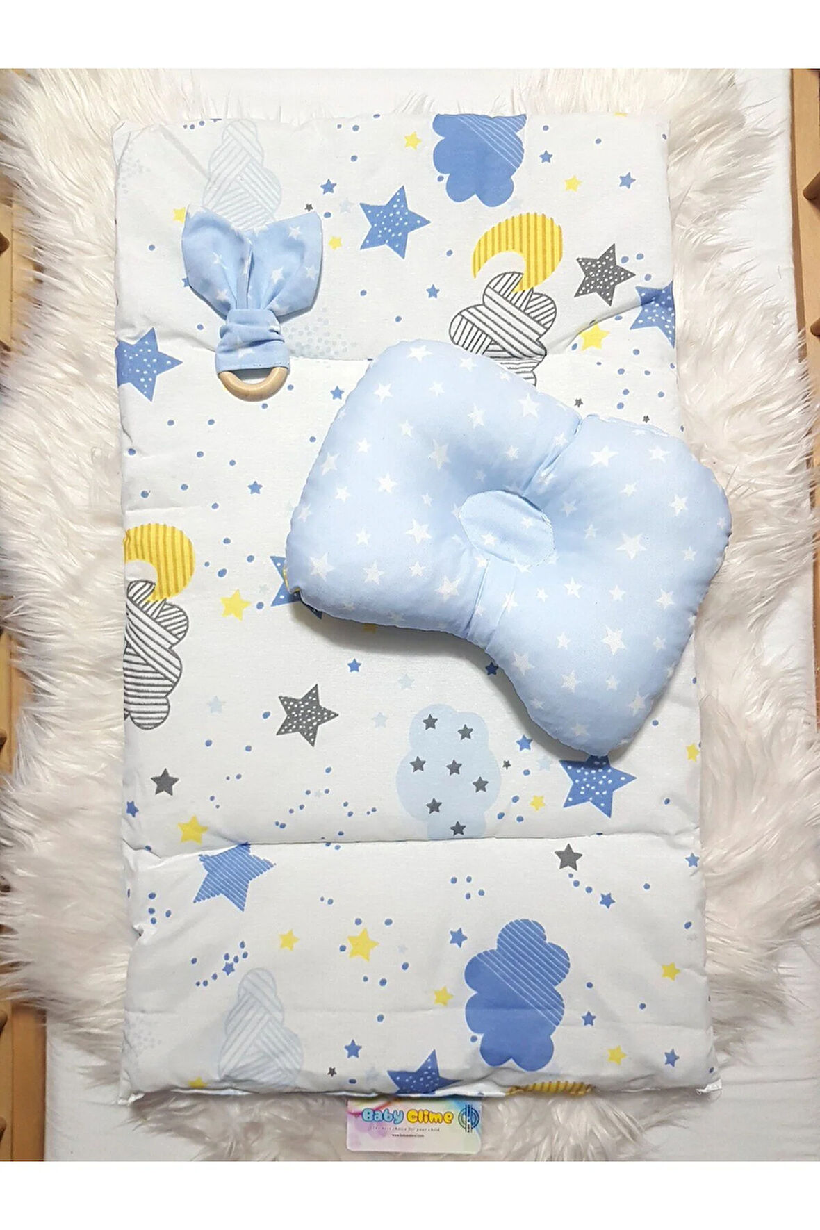 Çift Taraflı Bebek Bakım Seti - Alt Açma Minderi, Baş Düzeltme Yastığı ve Ahşap Diş Kaşıyıcı