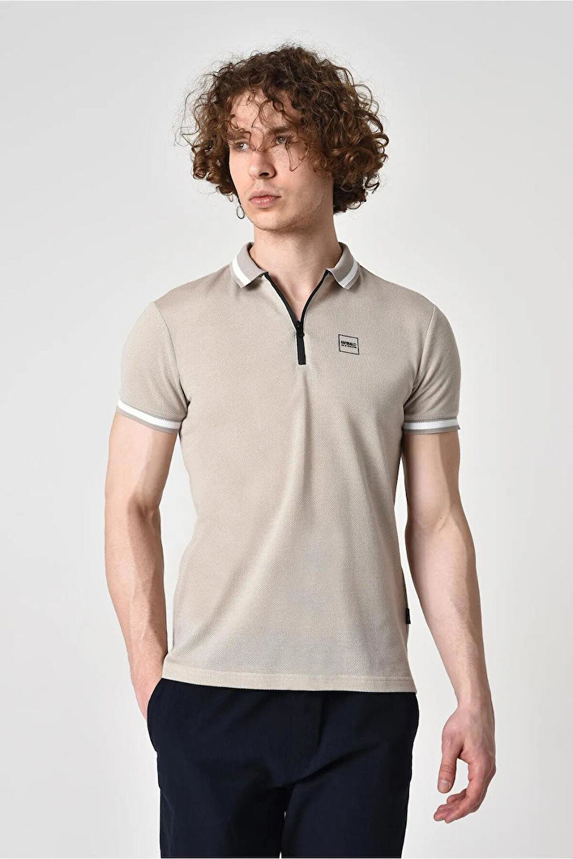 ALEXANDERGARDI FERMUAR DETAYLI POLO YAKA T-SHİRT (BARAKM)