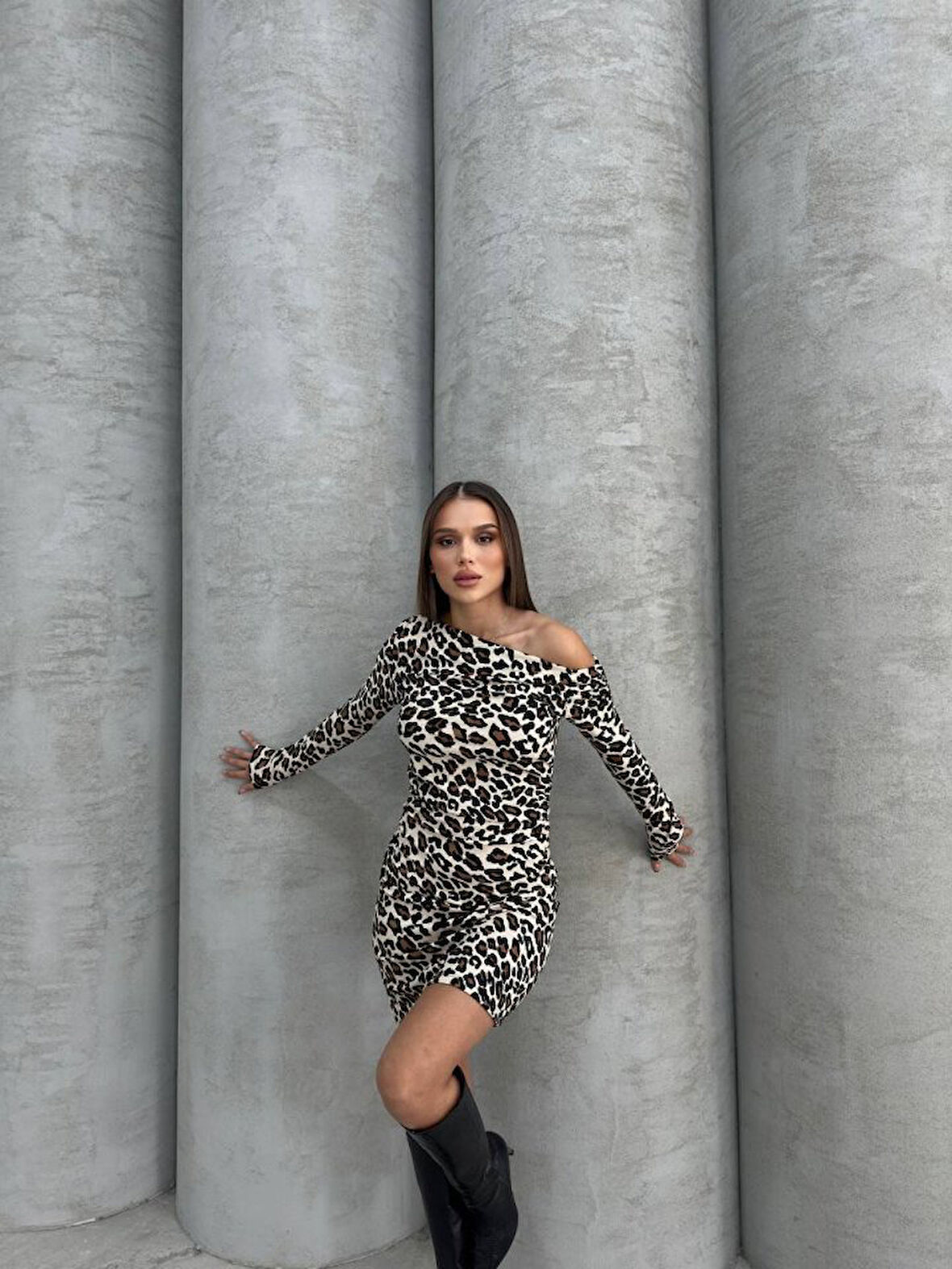 Livizmir Moda Kadın Uzun Kollu Leopar Desen Omuz Dekolteli Mini Elbise