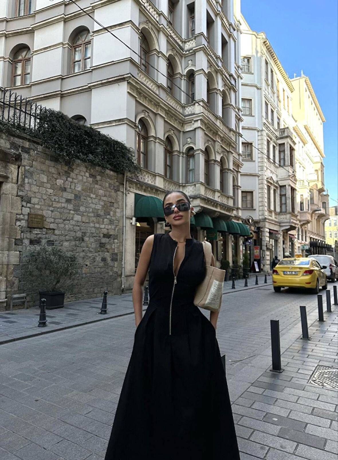 Livizmir Moda Dik Yuvarlak Yaka Önden Fermuarlı Sifir Kol Beli Oturtmalı Kolsuz Cepli Çan Etekli Uzu