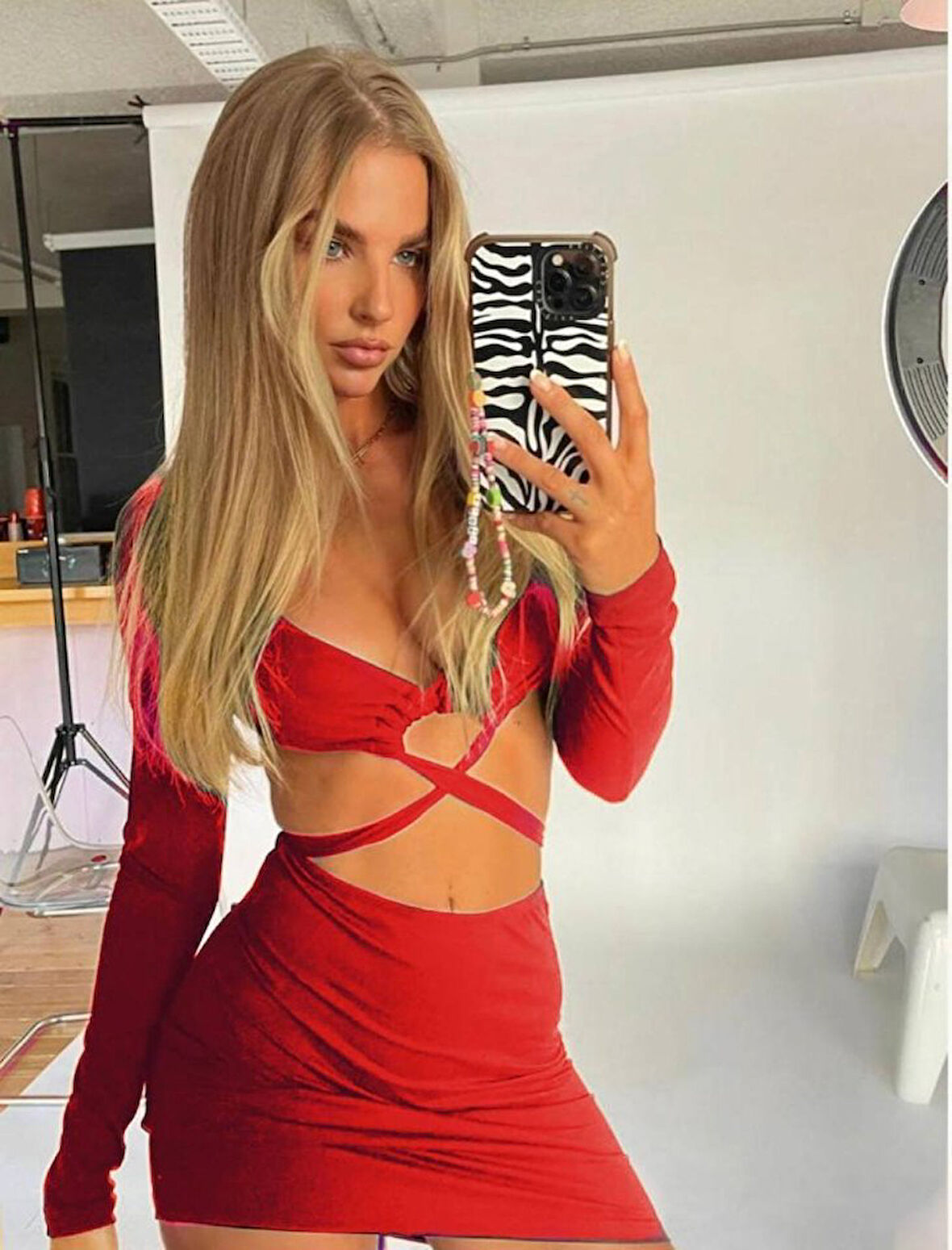 Livizmir Moda Kadın Göğüs Ve Göbek Dekolteli Fırsat ürün Sandy Kumaş Mini Elbise