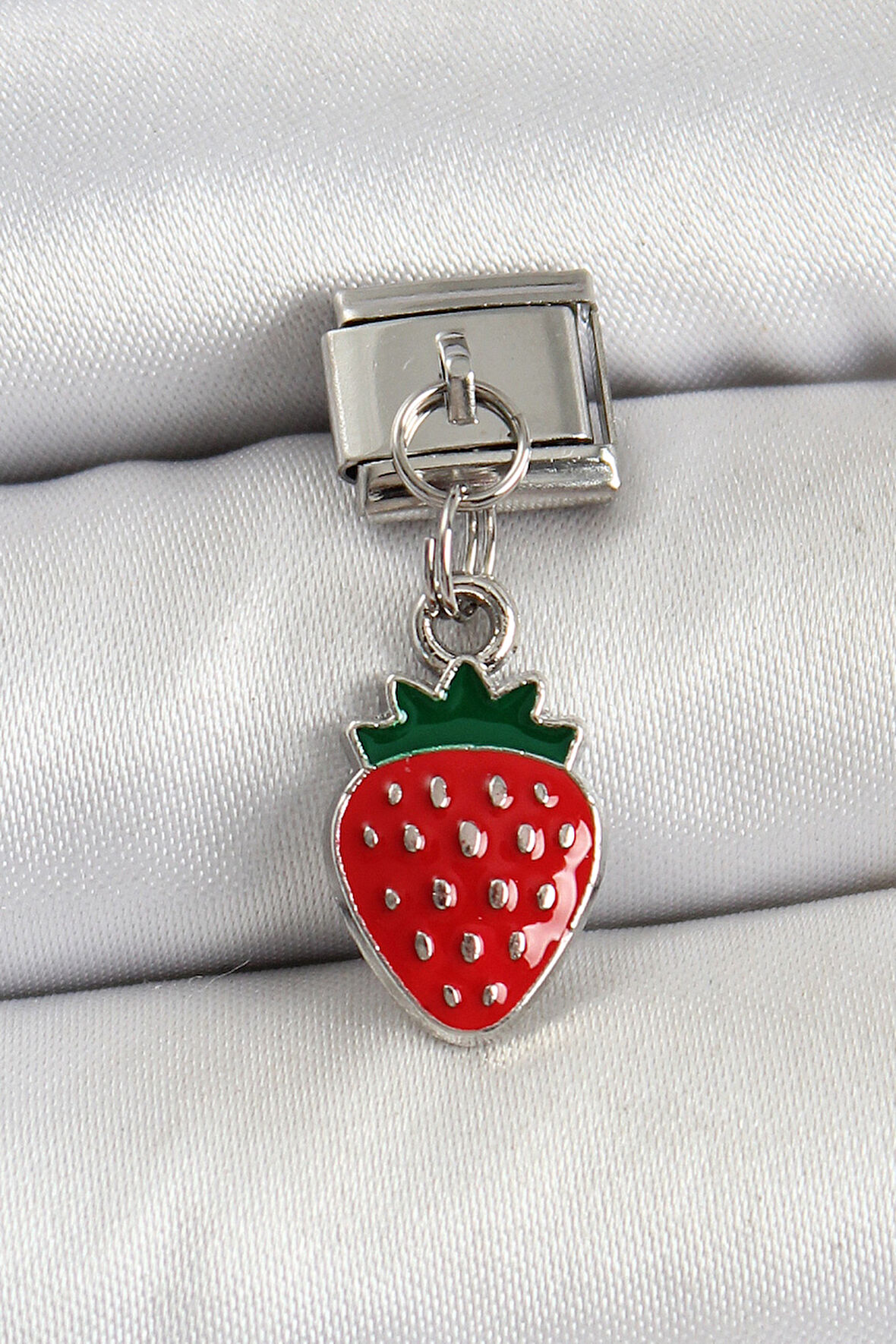 316L Çelik Sallantılı Çilek Model Gümüş Renk Nomination Charm