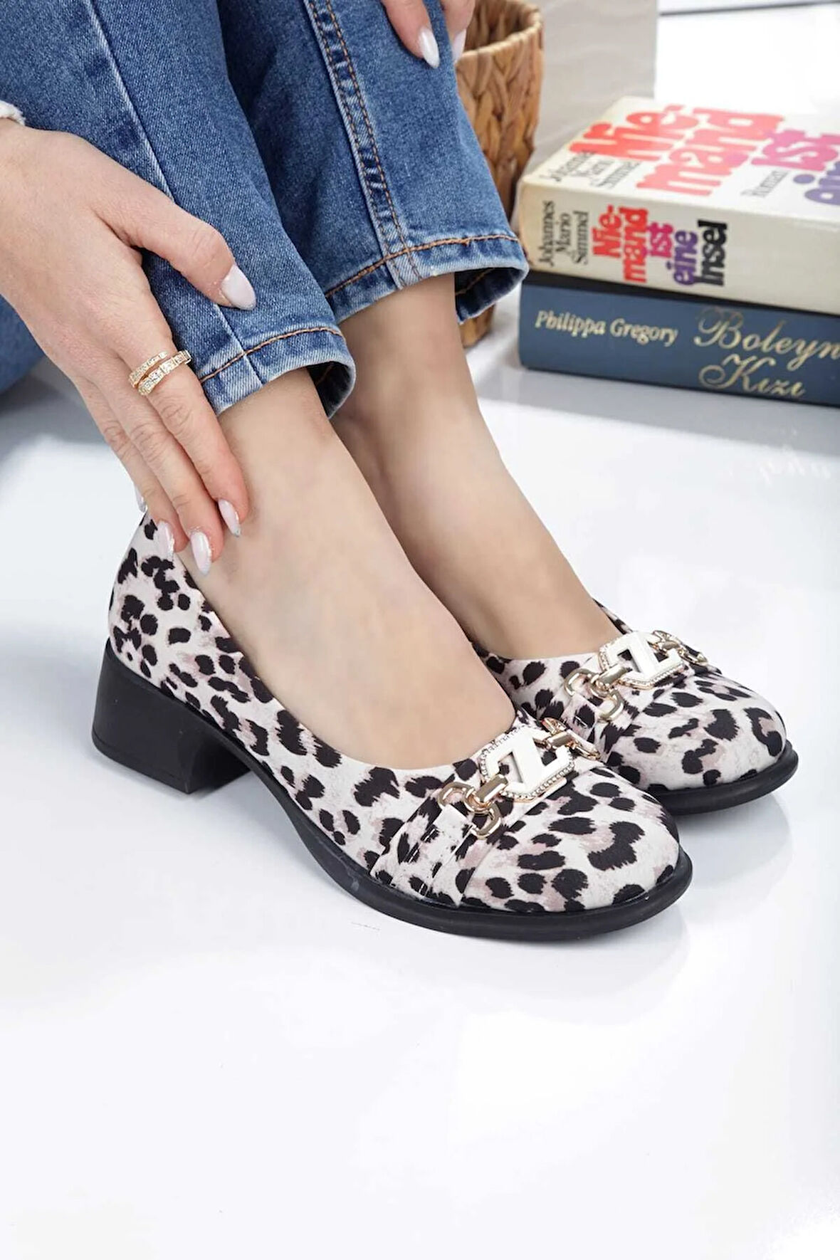 Leopar Desenlı Taş Detaylı Toka Kadın Topuklu Babet