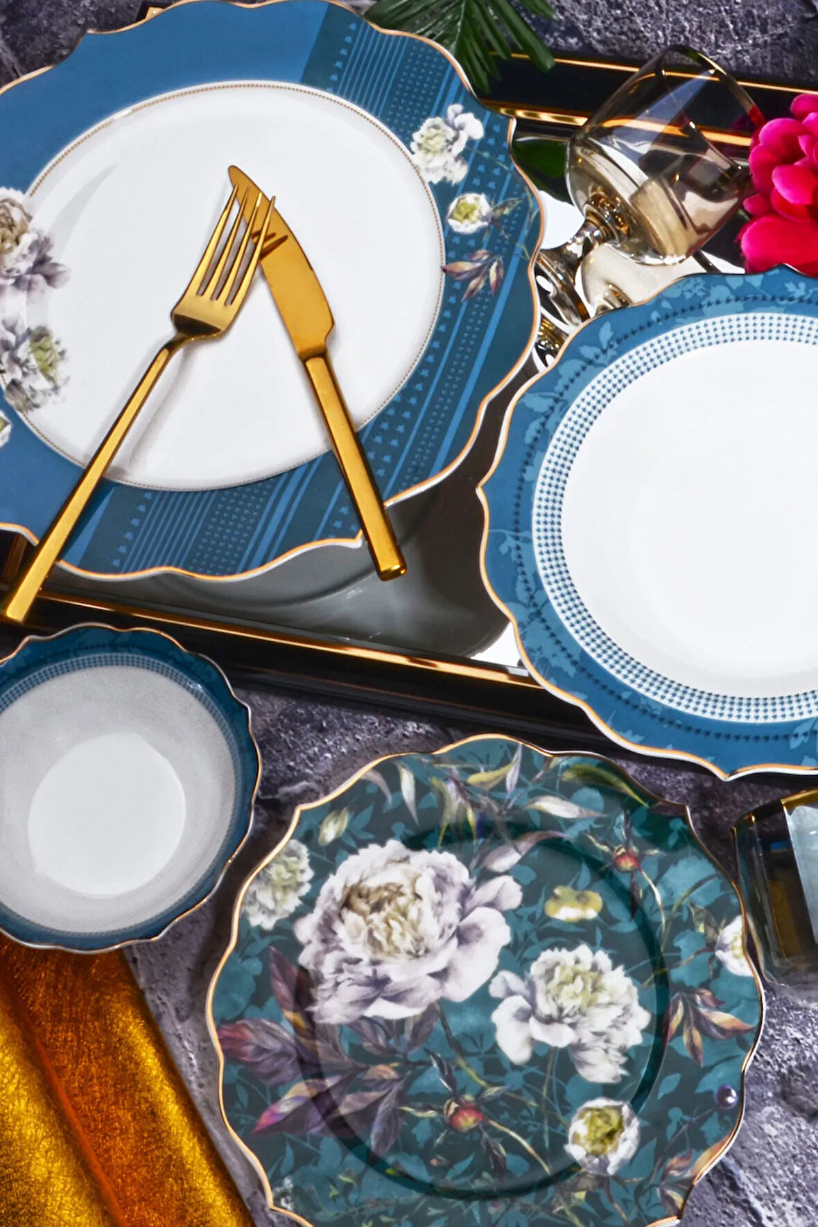 Flower 24 Parça 6 Kişilik Yaldızlı Dekorlu Bone China Yemek Takımı