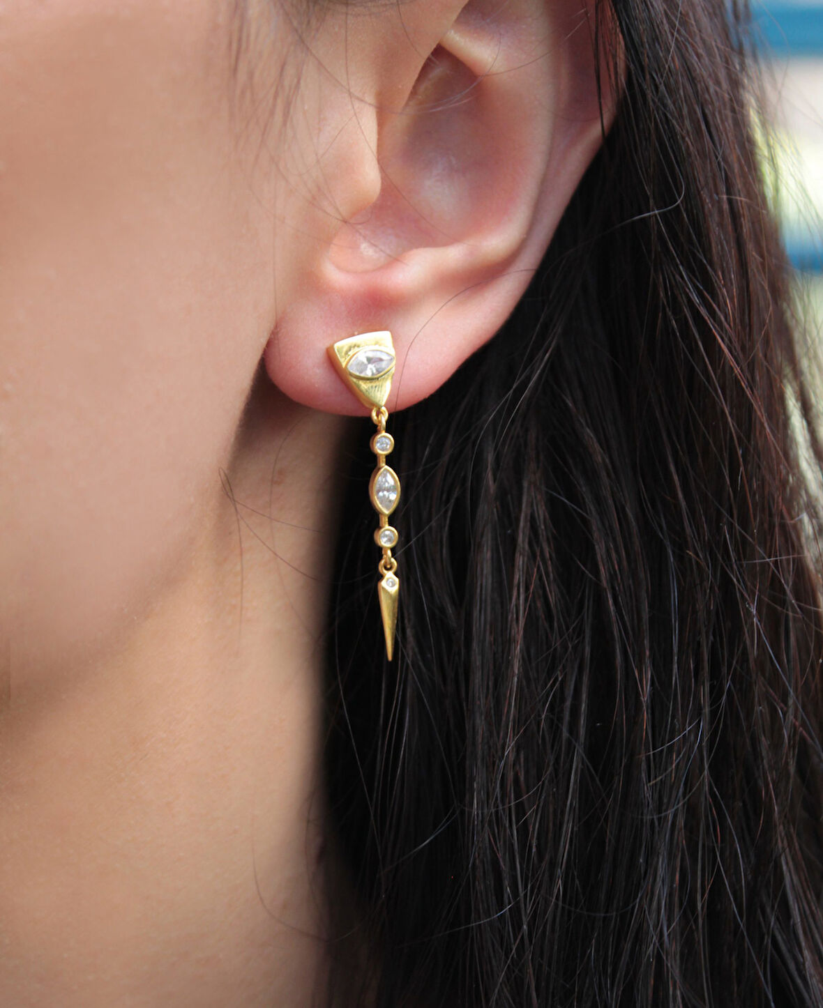 Zirkon Taşlı Sallantılı Küpe