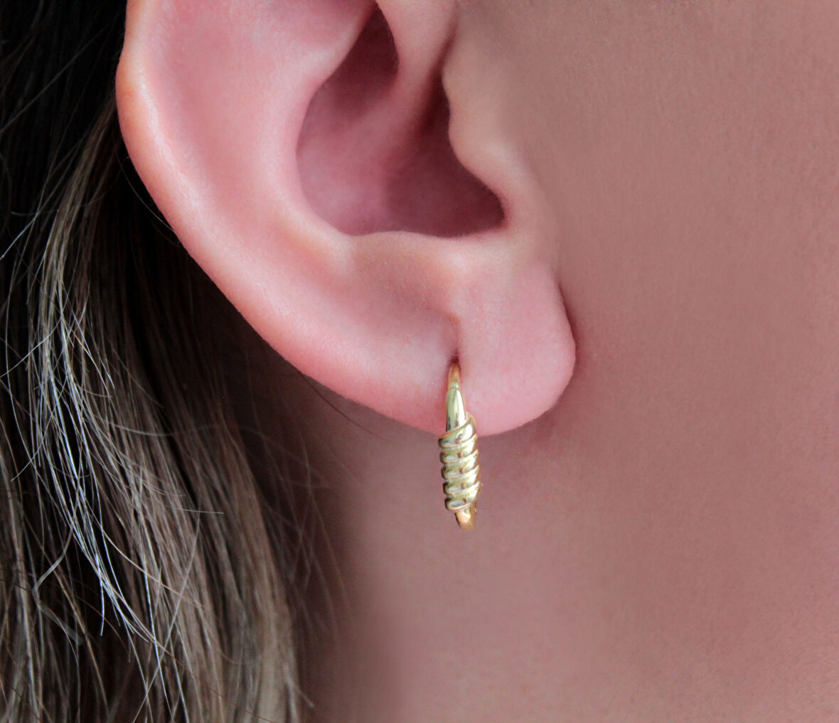 Burgu Detaylı Gold Halka Küpe