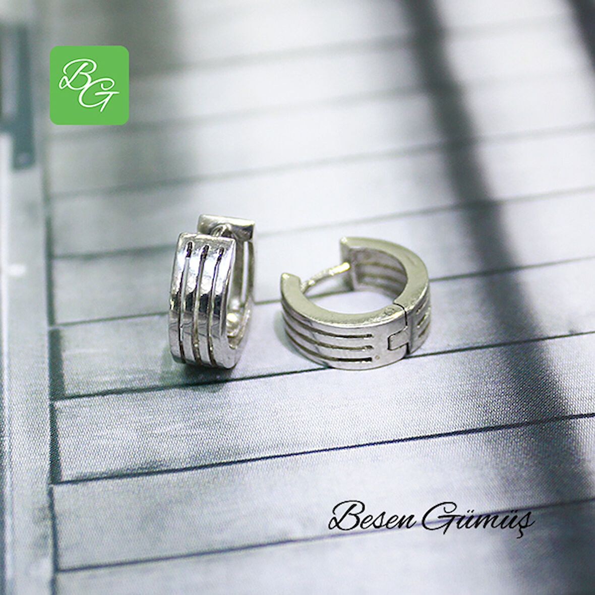 Üç Çizgili Taşsız Halka Küpe