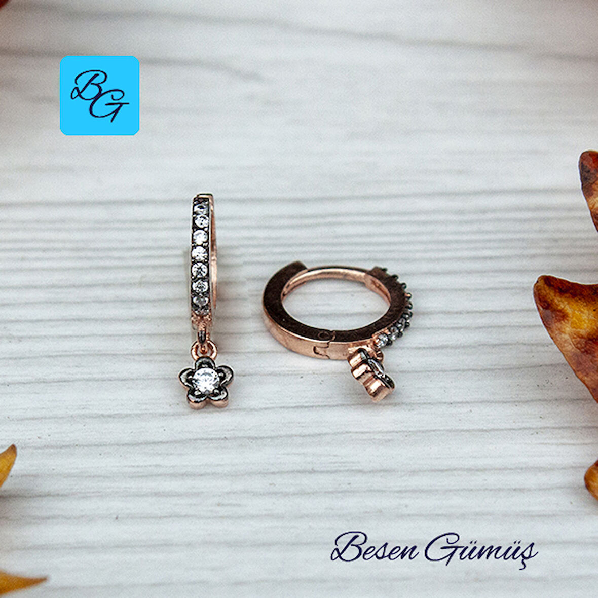 Rose Siyah Zirkon Taşlı Sallantılı Çiçek Motifli Halka Küpe