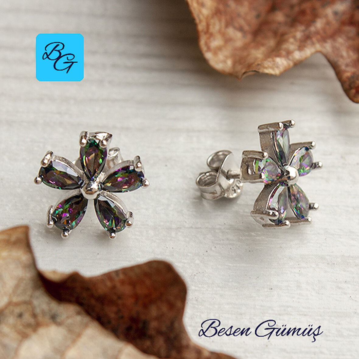 Mistik Topaz Taşlı Çiçek Küpe