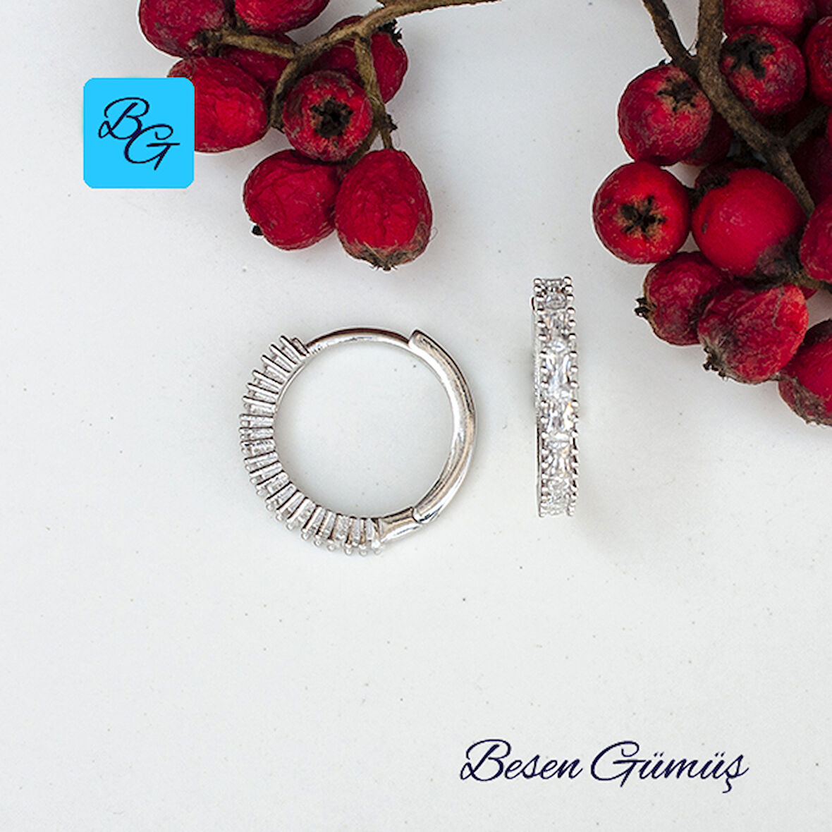 Beyaz Dikdörtgen Baget Taşlı Halka Küpe