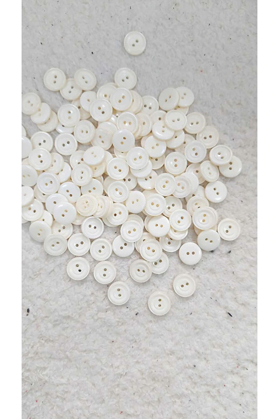 17 Mm  20 Boy KREM 2 Delikli Polyester Düğme (20 ADET)