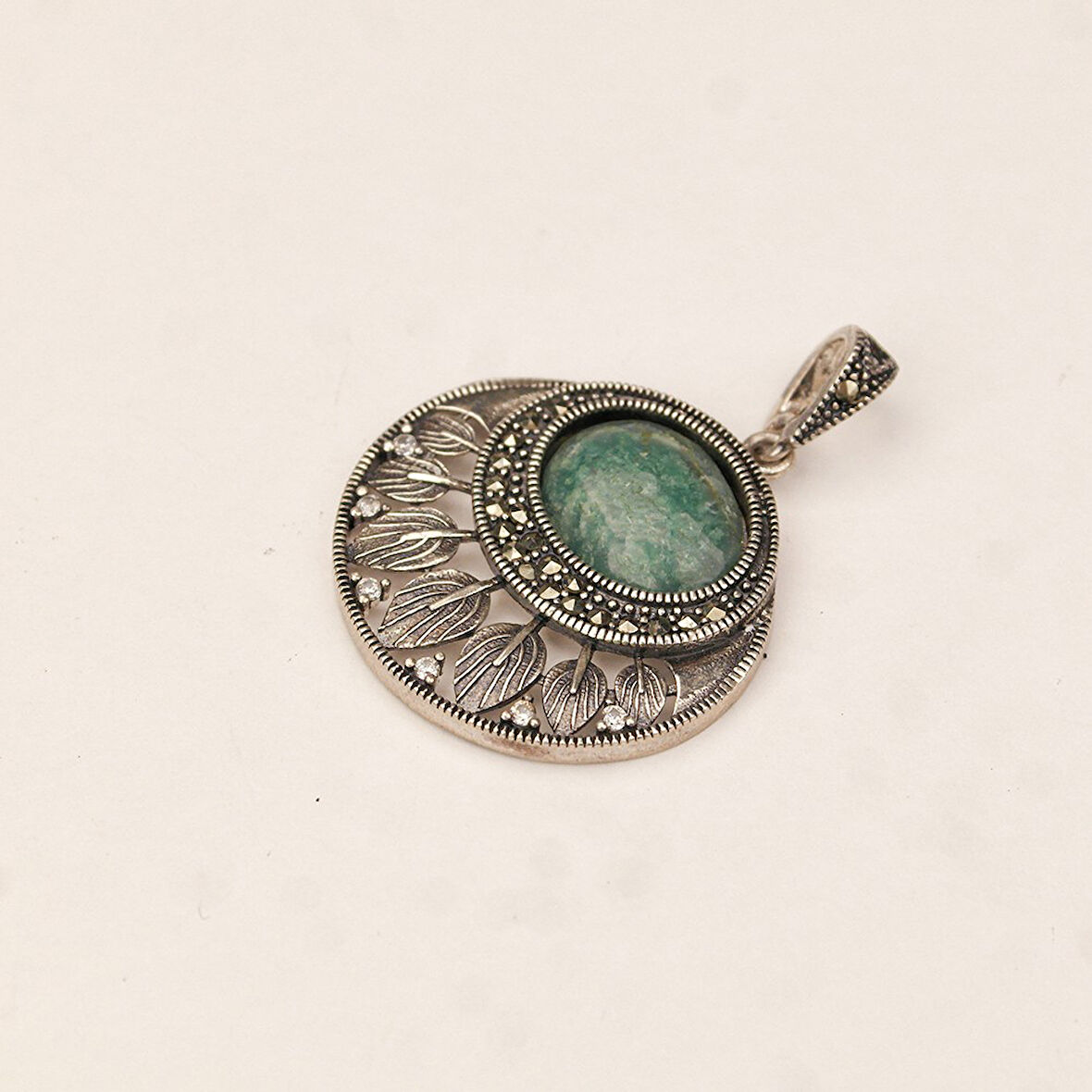 Gümüş Zincirli  Yaprak Desenli Oltu Zümrüdü Kolye