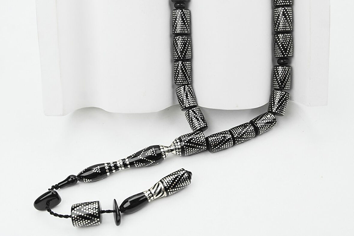 Kesme Piramit Zikzak İşlemeli Oltu Taşı  Tespih