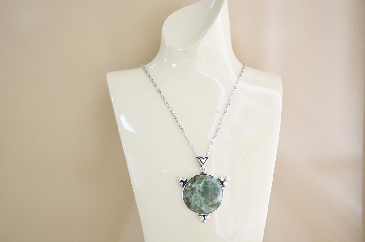 Güneş Gümüş Çerçeveli Kadın Zümrüt Kolye