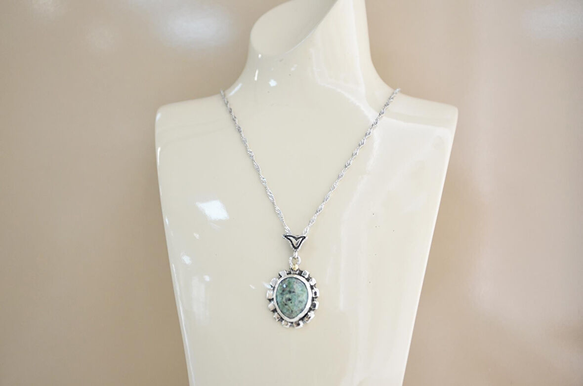 Göksu Gümüş Çerçeve Kadın Zümrüt Kolye