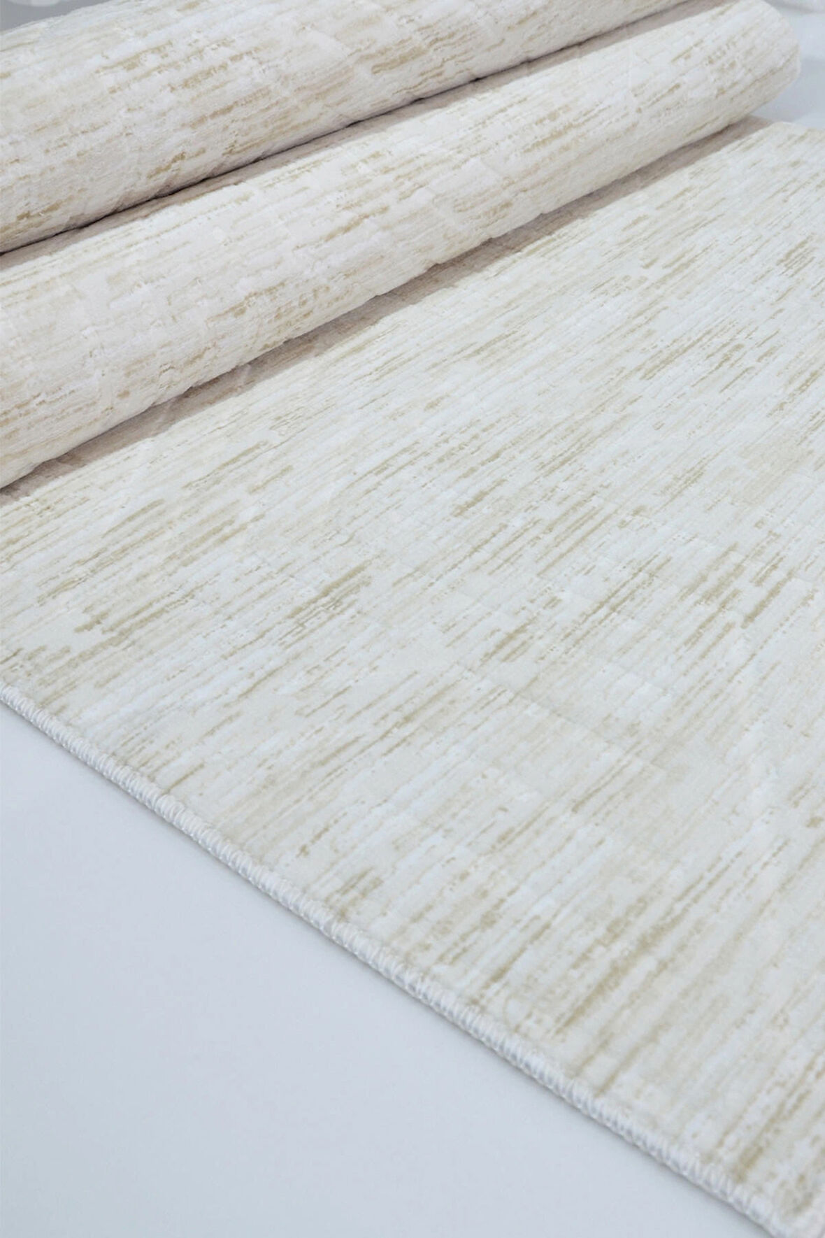 Kaymaz Tabanlı Kesme Kabartmalı Salon Koridor Mutfak Halısı 5015K Krem