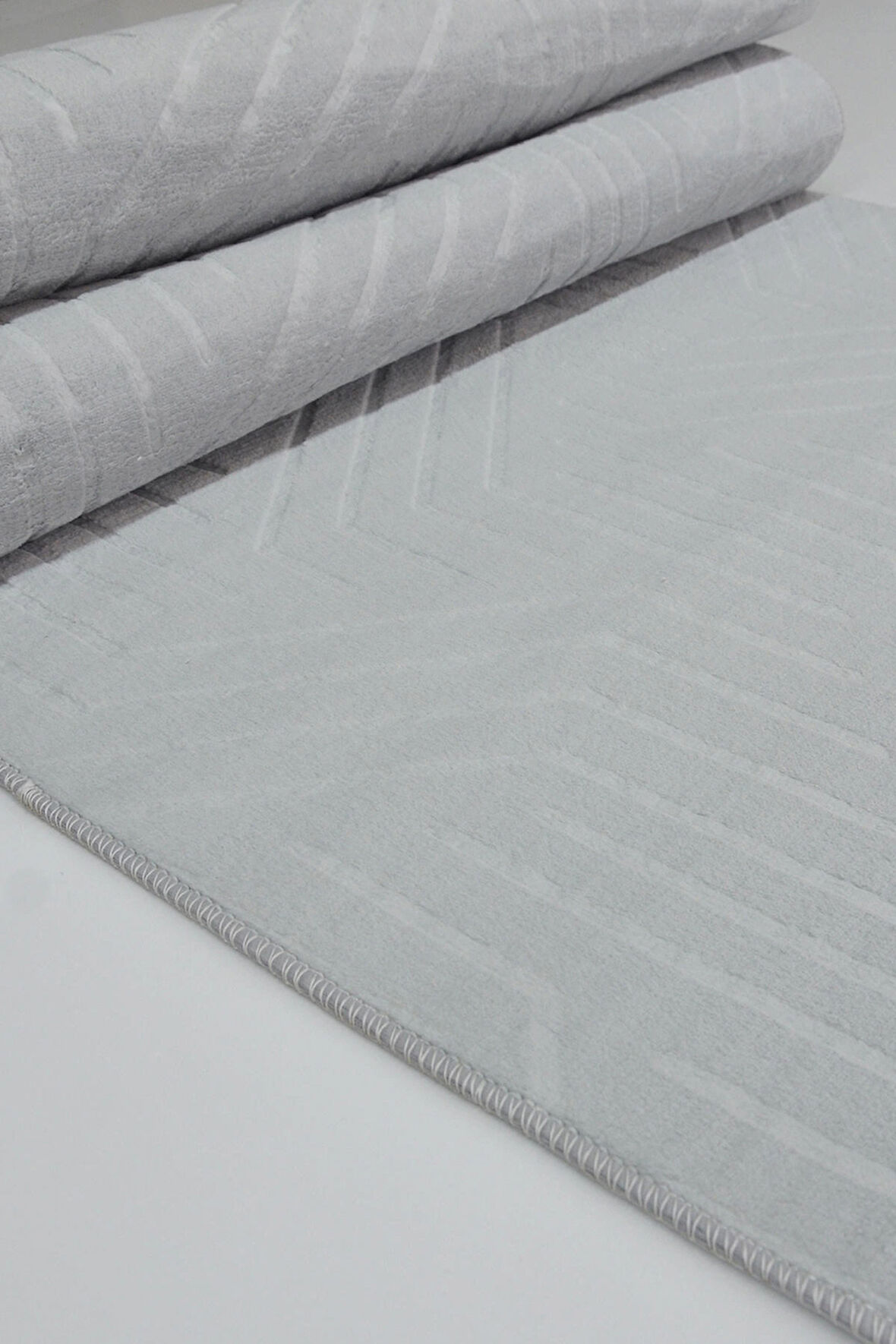 Kaymaz Tabanlı Kesme Kabartmalı Salon Koridor Mutfak Halısı 5025G Gri