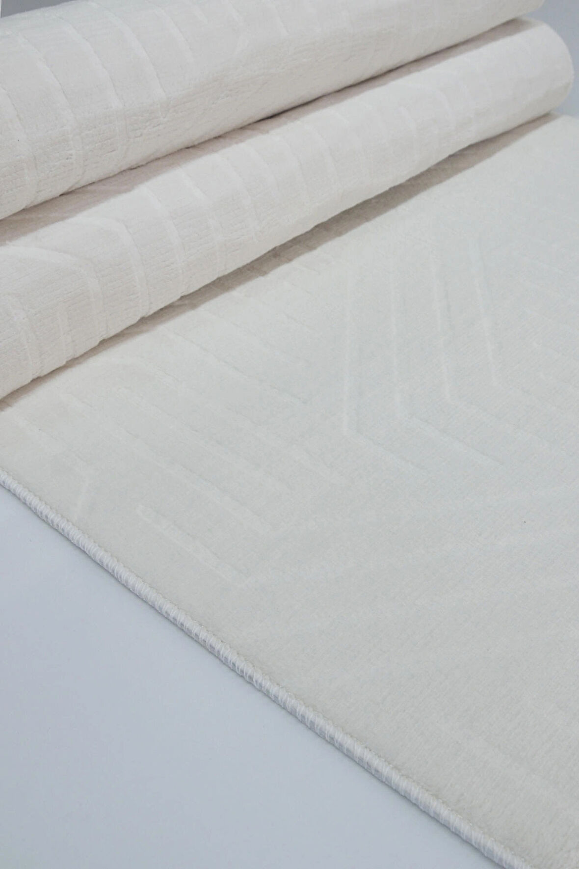 Kaymaz Tabanlı Kesme Kabartmalı Salon Koridor Mutfak Halısı 5025K Krem